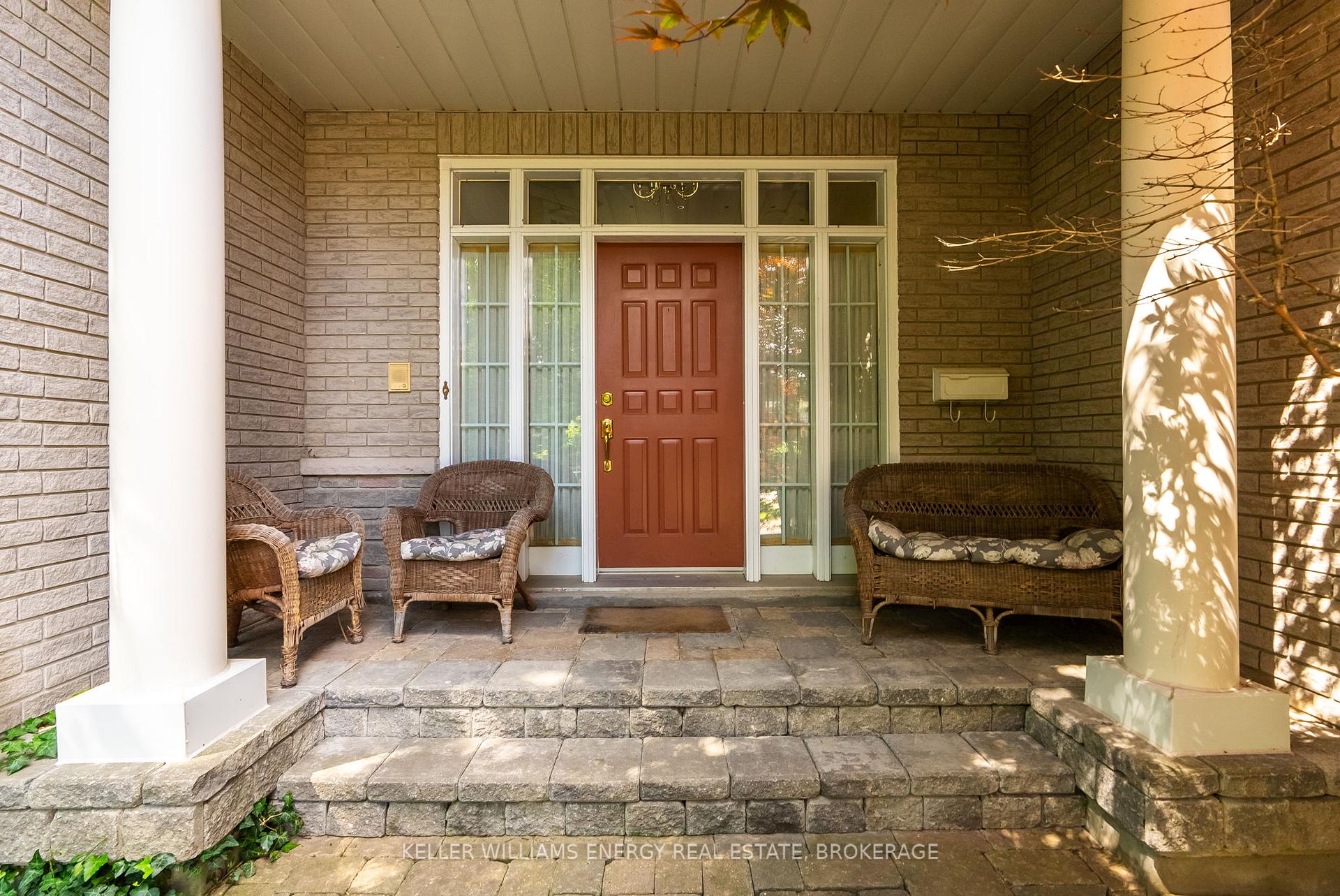 Photo 5 of 418 Euclid Street, Whitby, Downtown Whitby — HOMEH