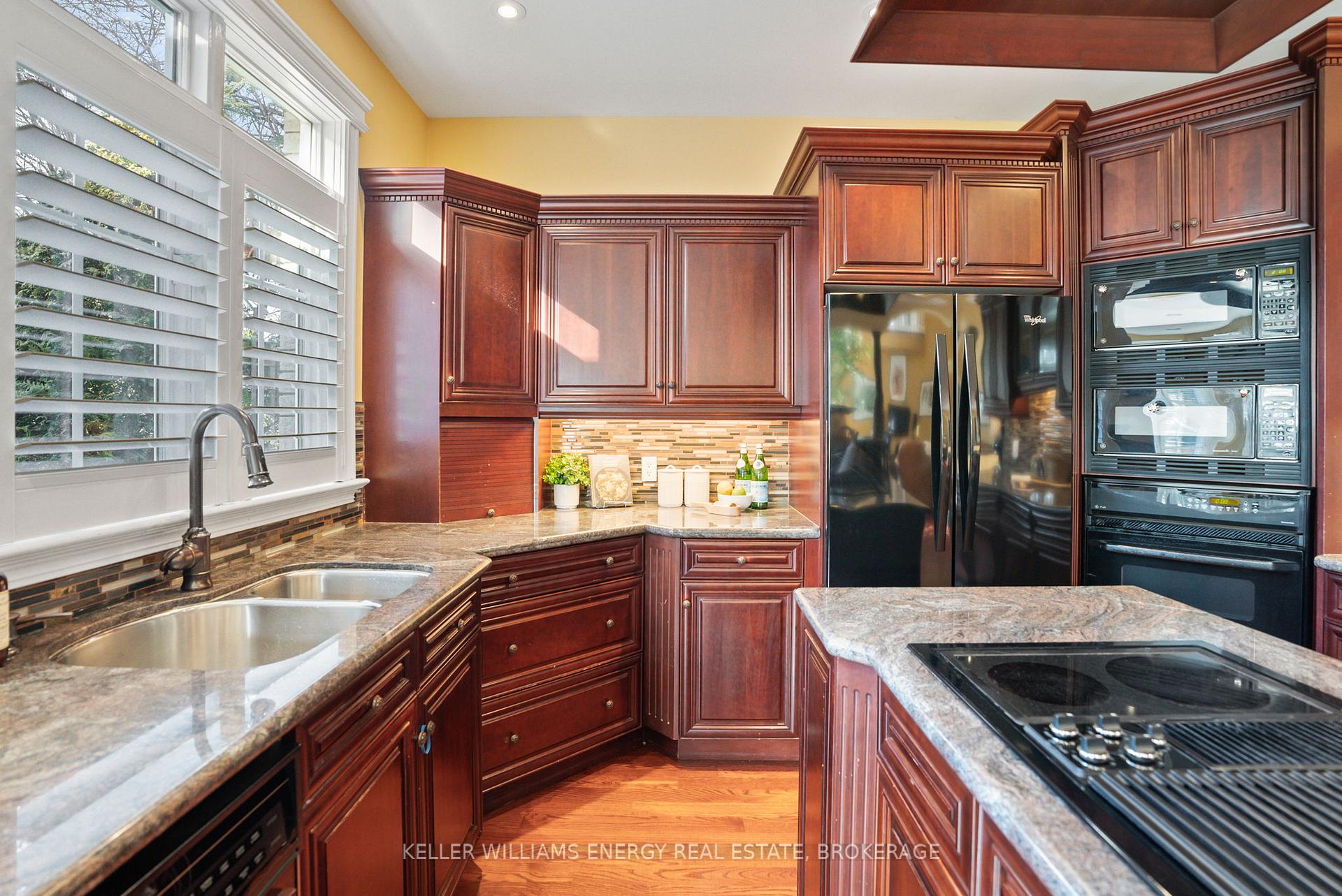 Photo 7 of 418 Euclid Street, Whitby, Downtown Whitby — HOMEH