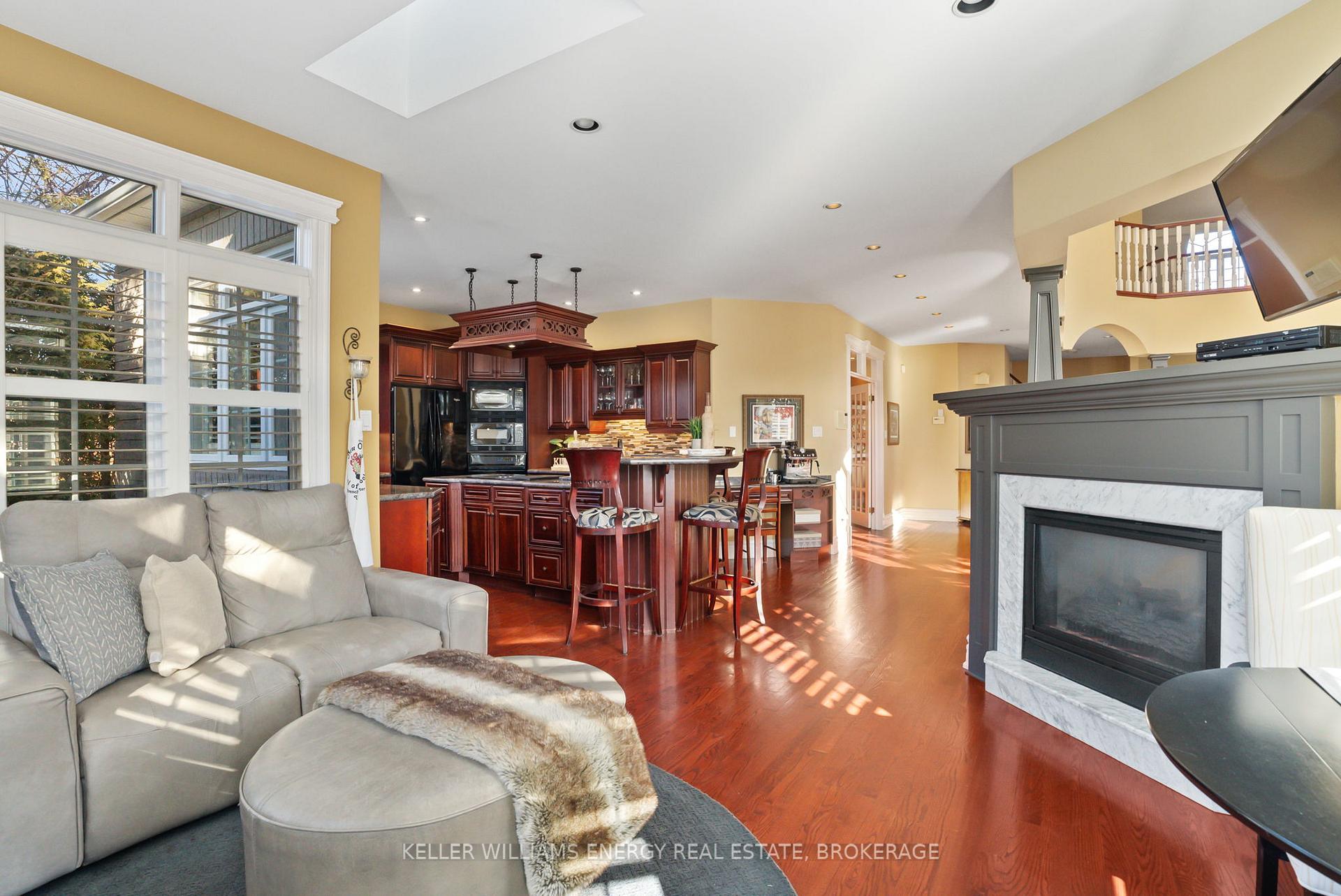 Photo 13 of 418 Euclid Street, Whitby, Downtown Whitby — HOMEH