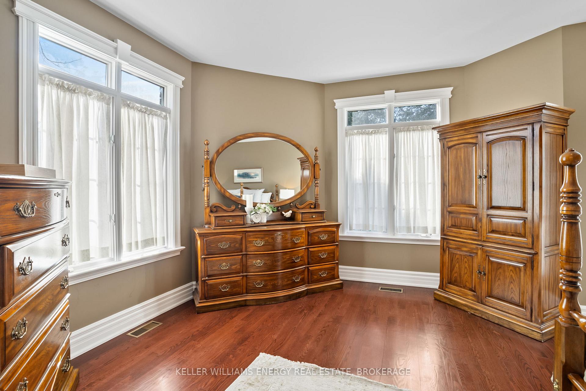 Photo 17 of 418 Euclid Street, Whitby, Downtown Whitby — HOMEH