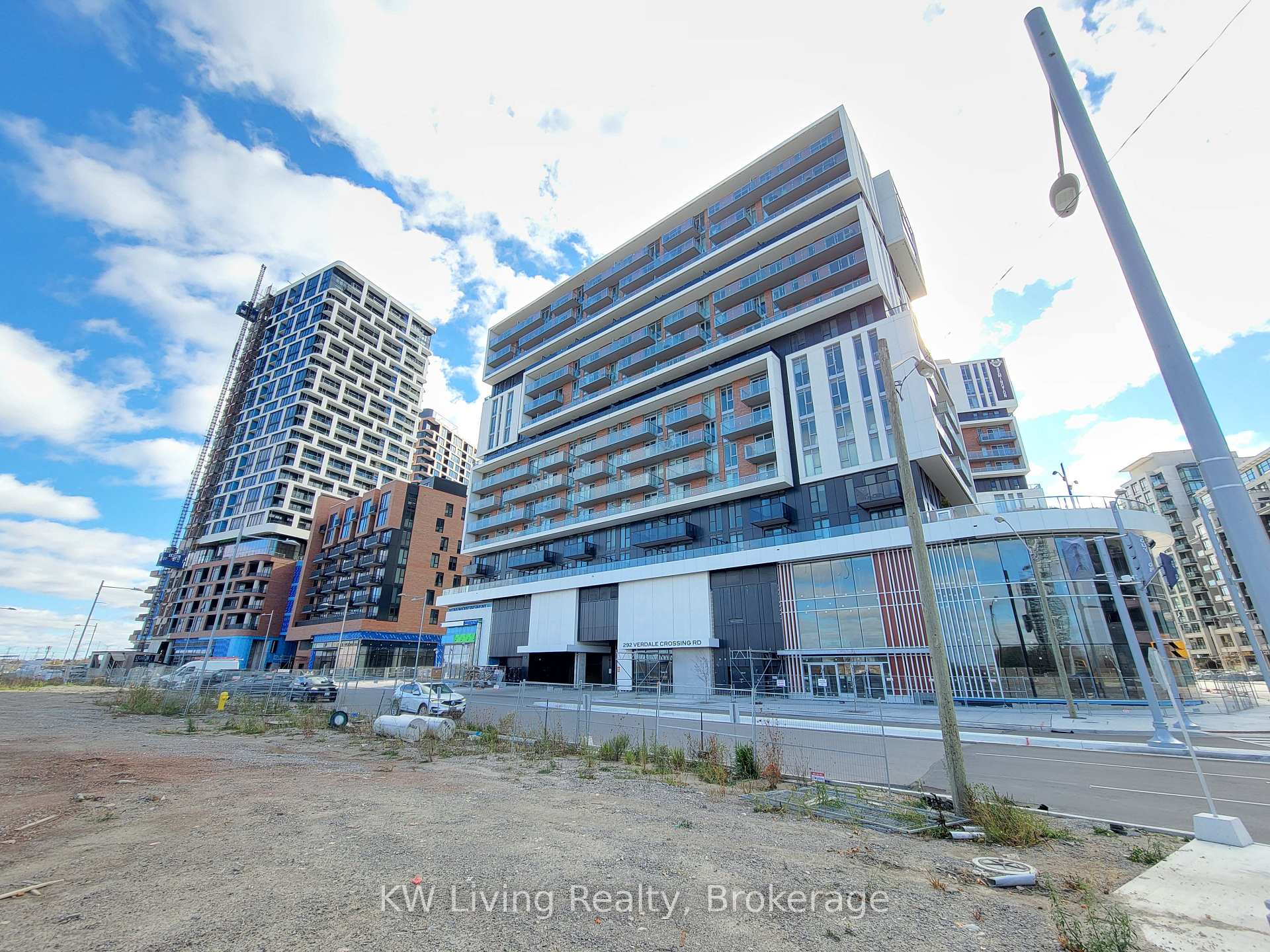 Front of Unit 902, 292 Verdale Crossing