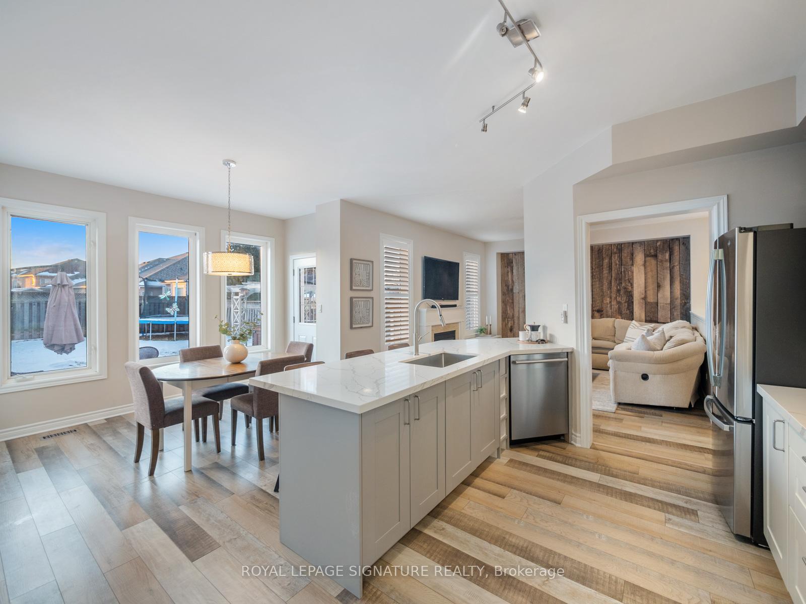 Photo 17 of 98 Darius Harns Drive, Whitby, Brooklin — HOMEH