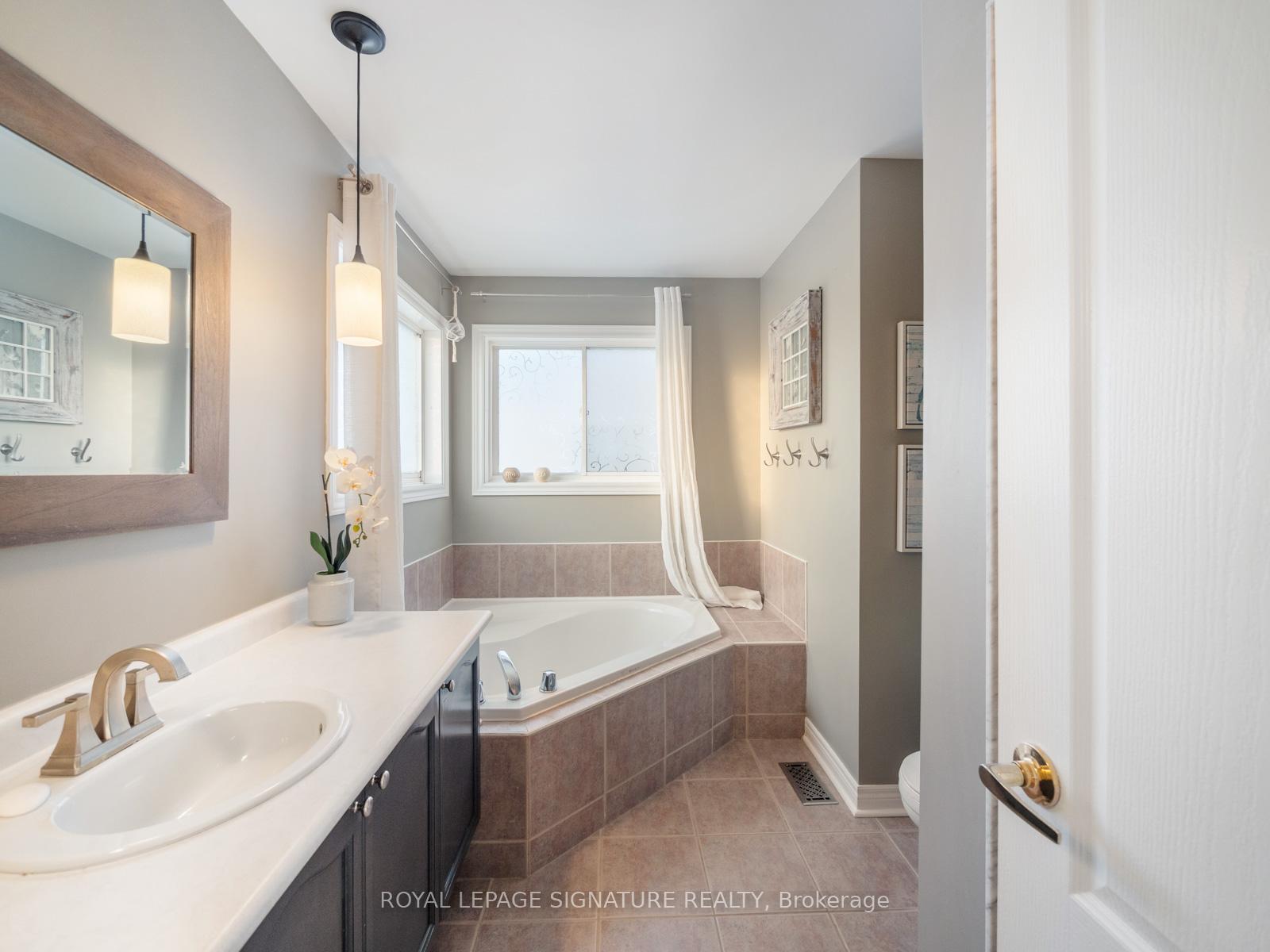 Photo 25 of 98 Darius Harns Drive, Whitby, Brooklin — HOMEH