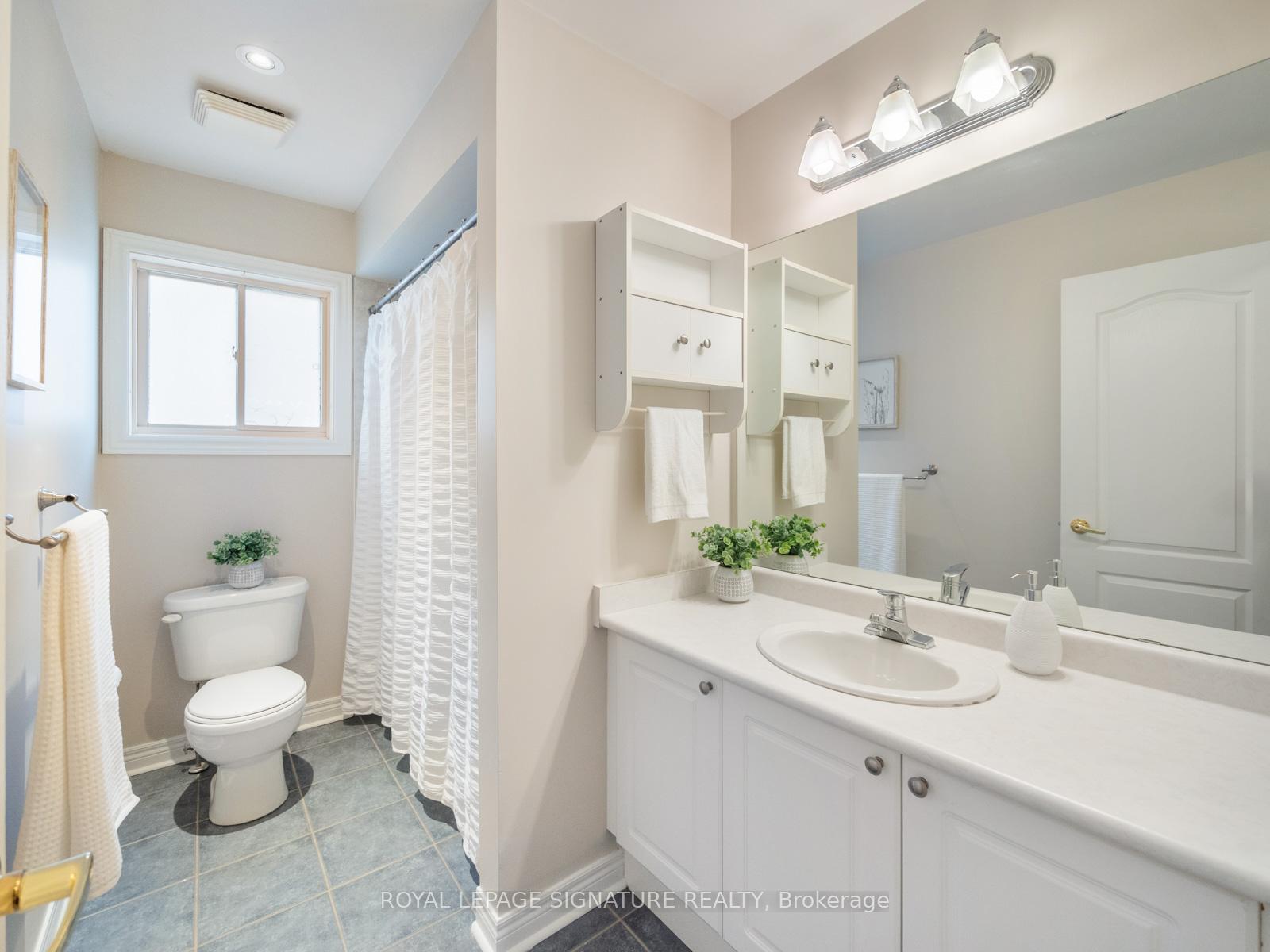 Photo 39 of 98 Darius Harns Drive, Whitby, Brooklin — HOMEH