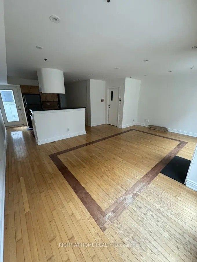 Photo 6 of Unit 301, 95 Spadina Road, Toronto, The Annex — HOMEH