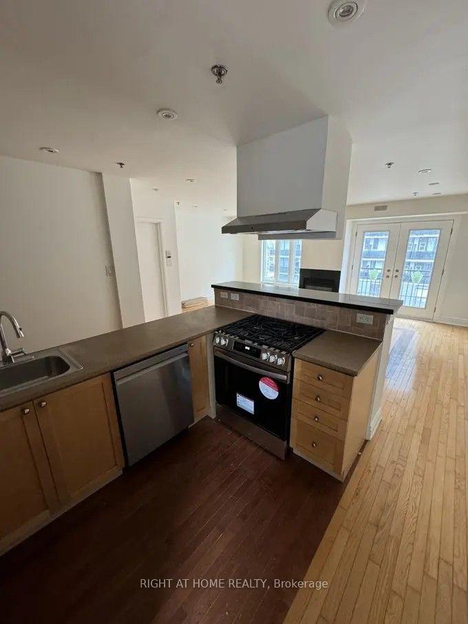 Photo 3 of Unit 301, 95 Spadina Road, Toronto, The Annex — HOMEH