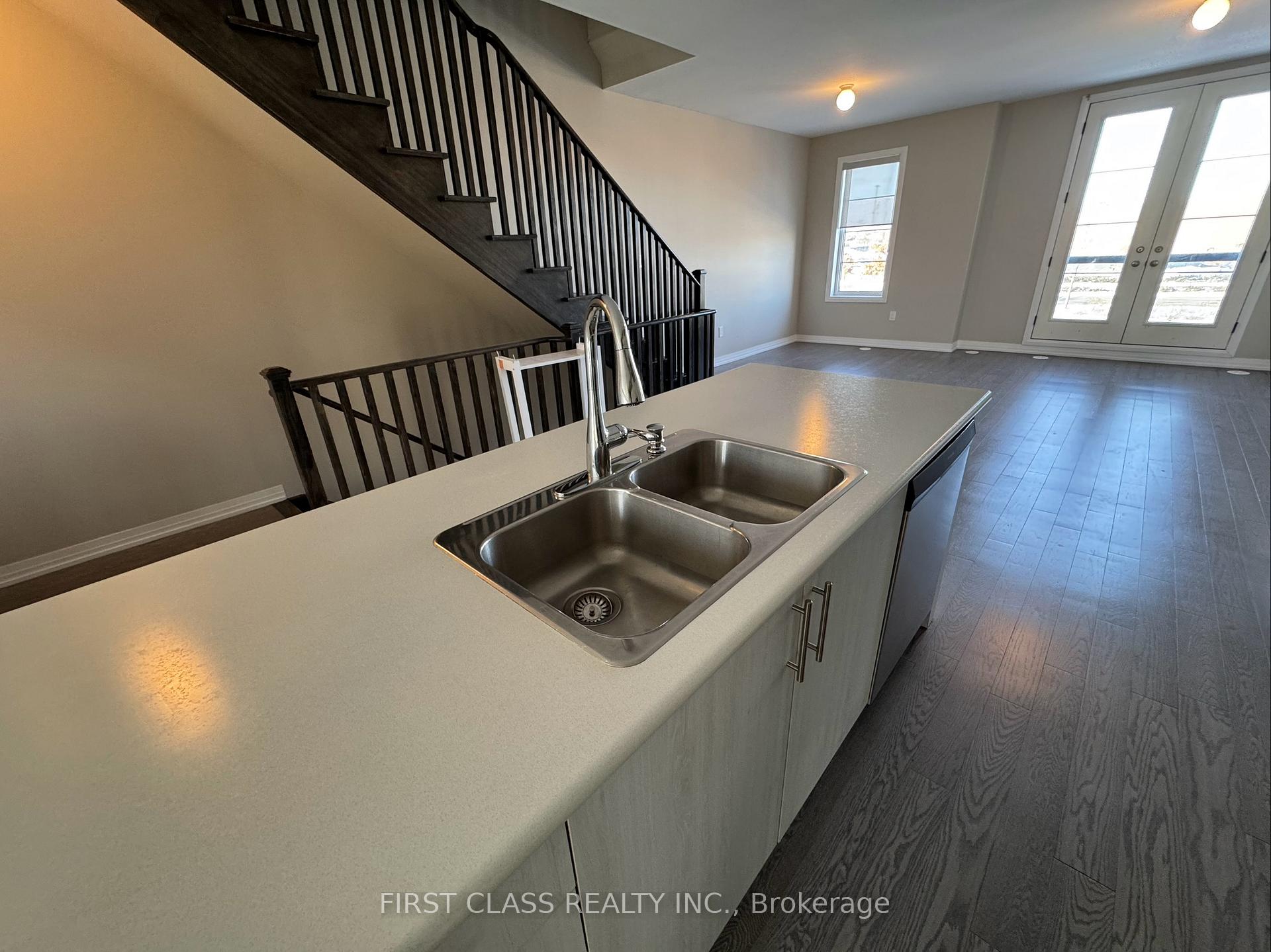 Photo 5 of 15 Prince William Boulevard N, Clarington, Bowmanville — HOMEH