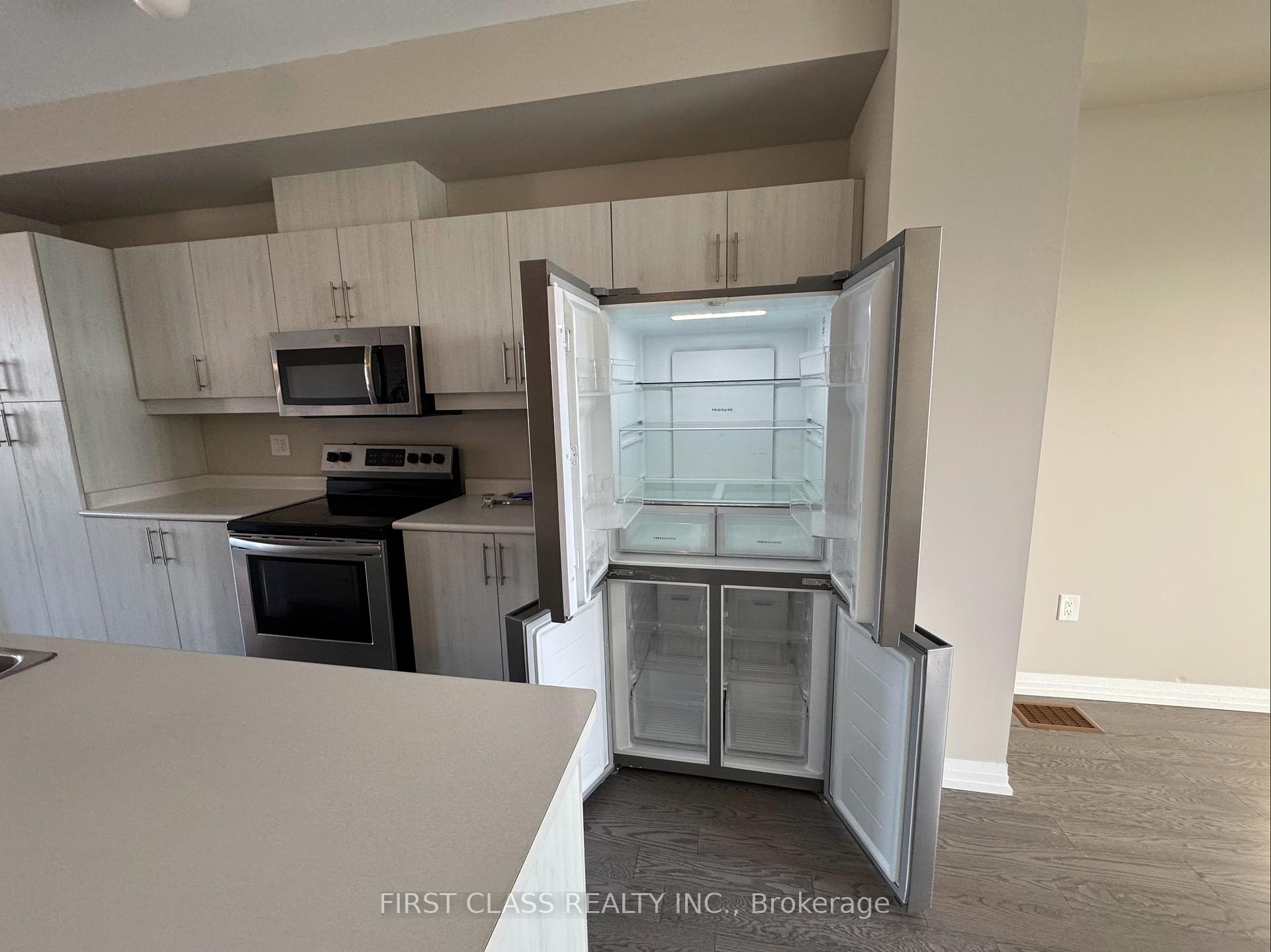 Photo 3 of 15 Prince William Boulevard N, Clarington, Bowmanville — HOMEH