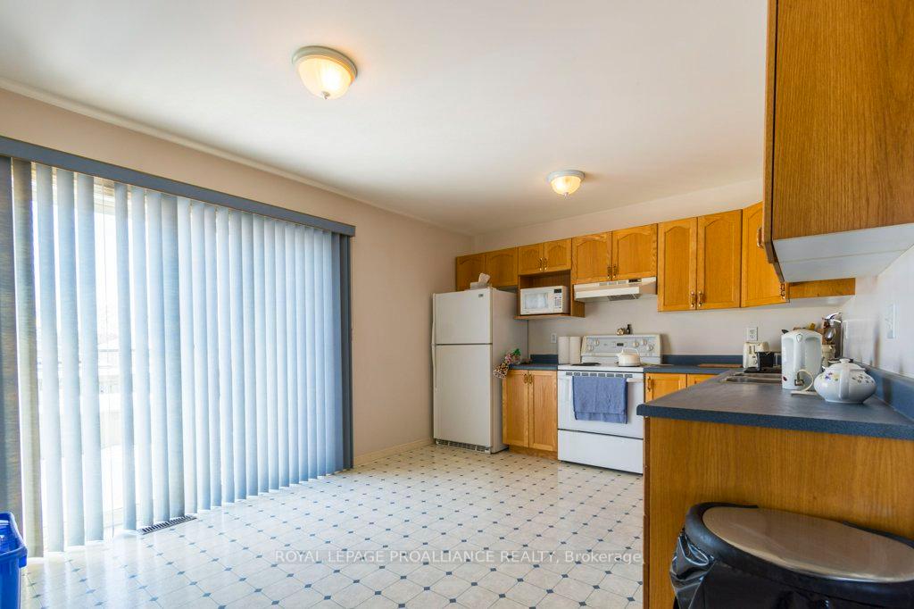 Photo 8 of 37 Tice Crescent, Belleville, Belleville Ward — HOMEH