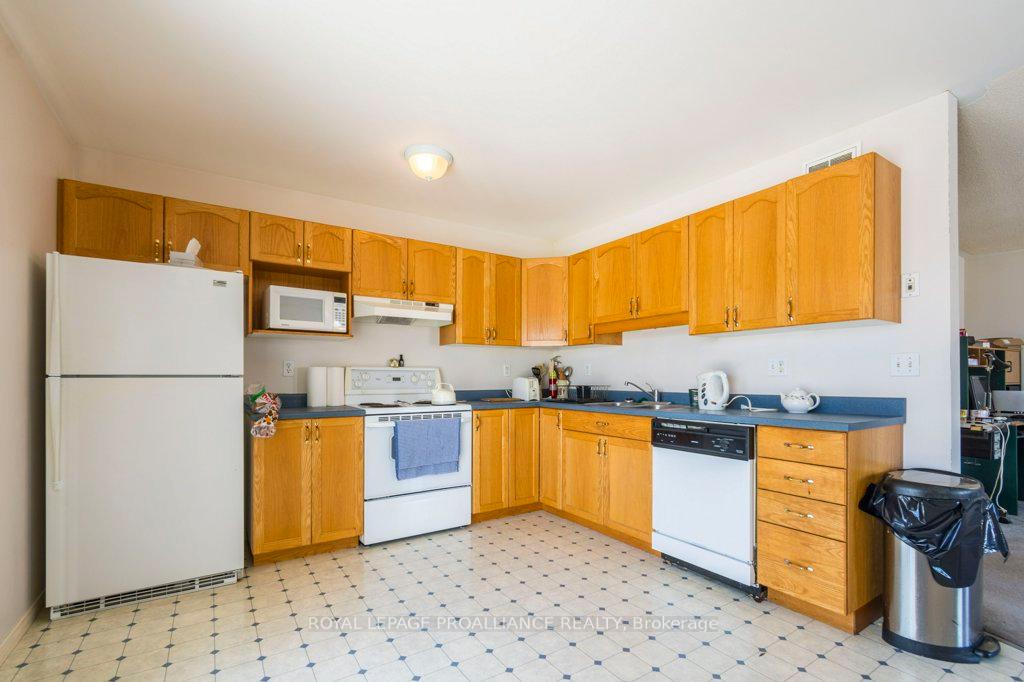 Photo 9 of 37 Tice Crescent, Belleville, Belleville Ward — HOMEH