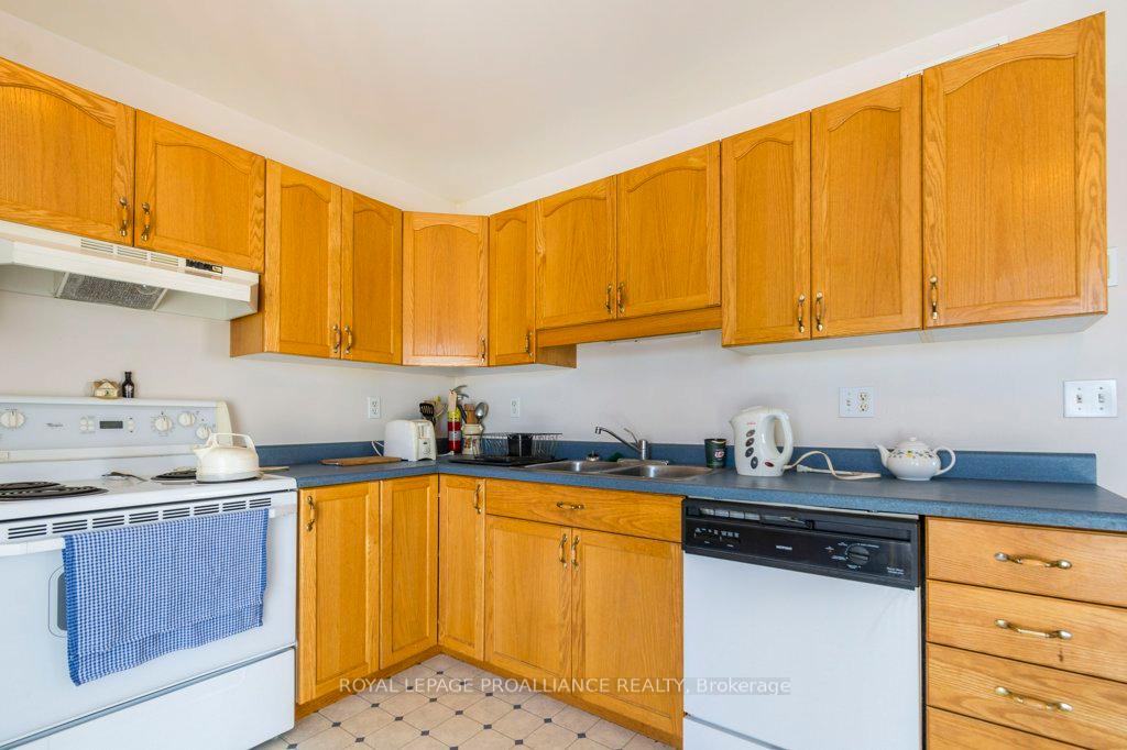 Photo 10 of 37 Tice Crescent, Belleville, Belleville Ward — HOMEH