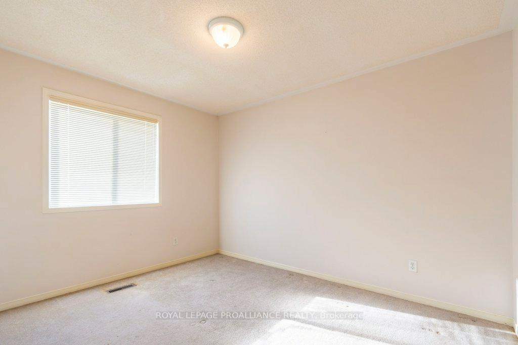 Photo 15 of 37 Tice Crescent, Belleville, Belleville Ward — HOMEH