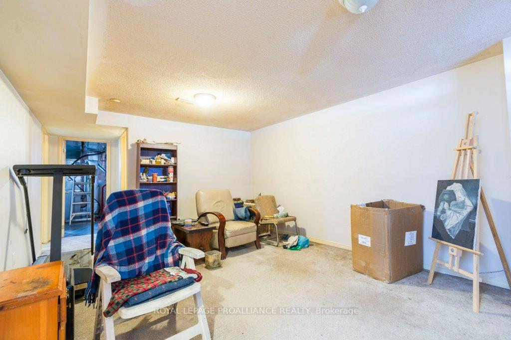 Photo 17 of 37 Tice Crescent, Belleville, Belleville Ward — HOMEH