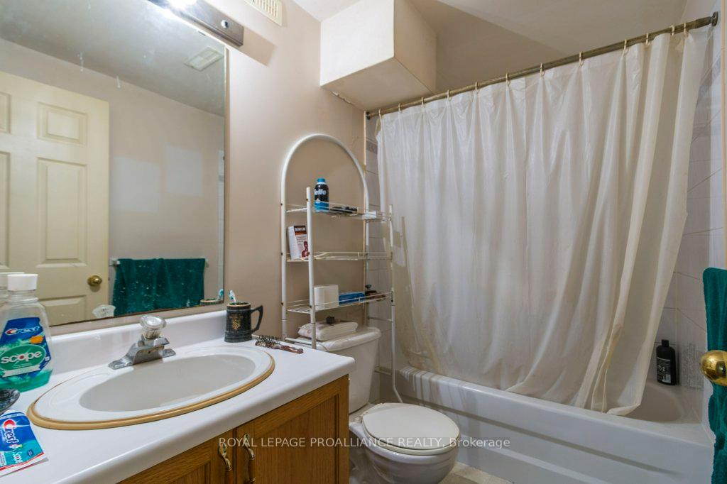 Photo 20 of 37 Tice Crescent, Belleville, Belleville Ward — HOMEH