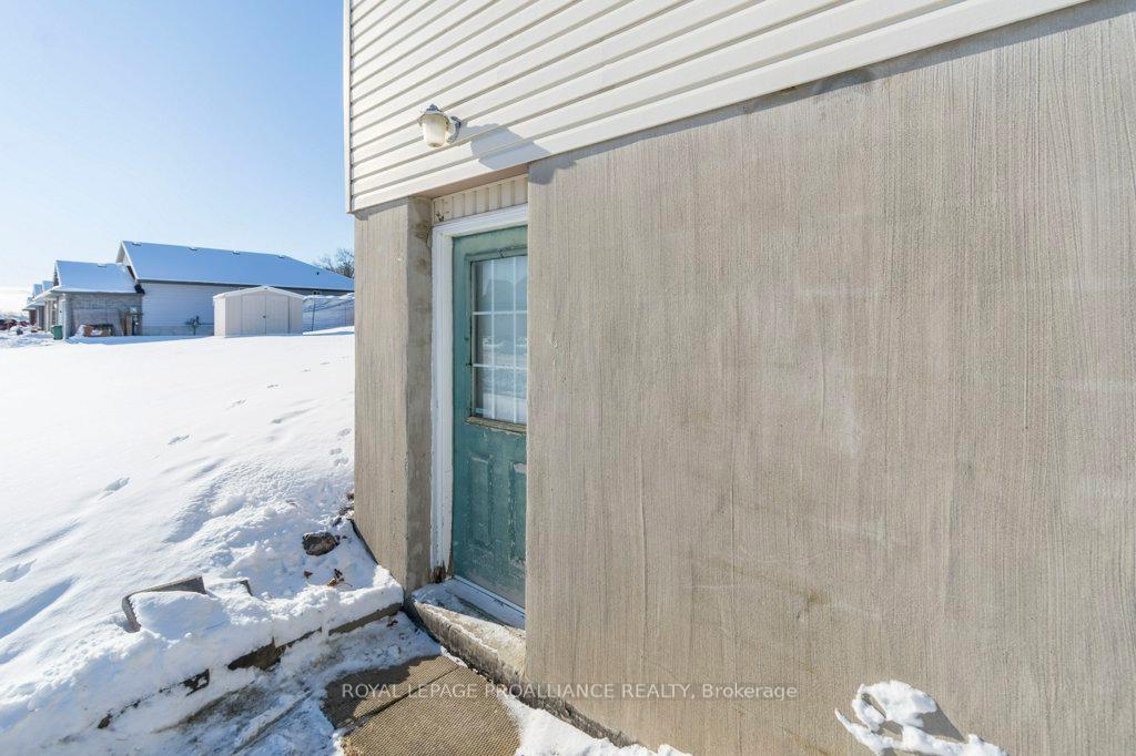 Photo 22 of 37 Tice Crescent, Belleville, Belleville Ward — HOMEH