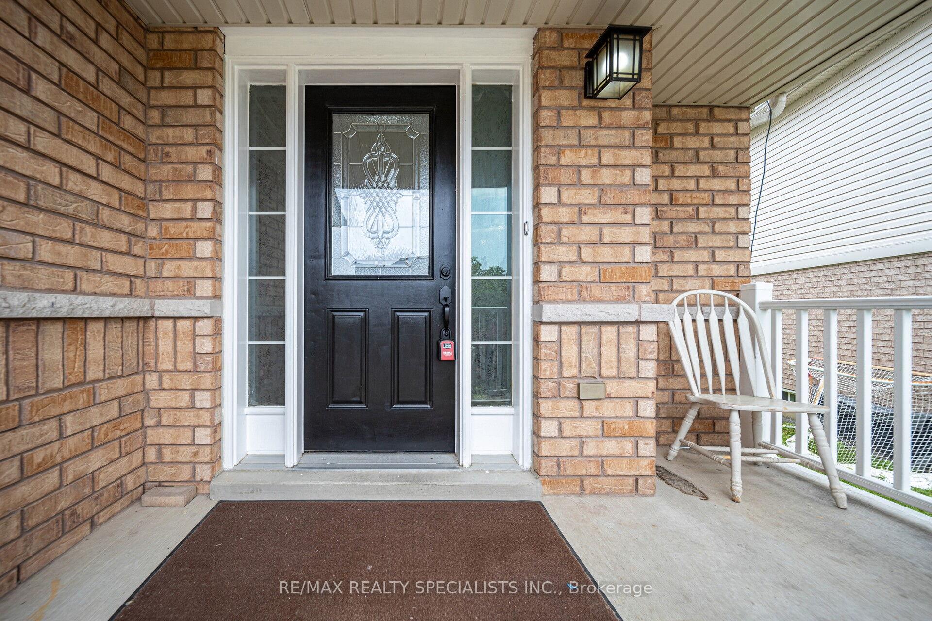 Photo 2 of 91 Laprade Square, Clarington, Bowmanville — HOMEH