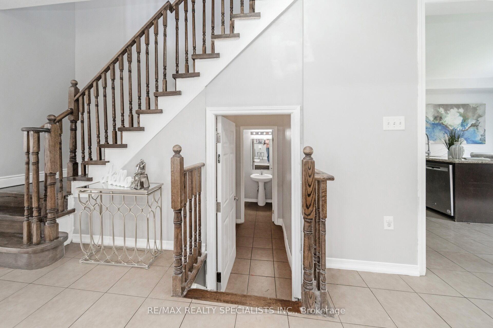 Photo 10 of 91 Laprade Square, Clarington, Bowmanville — HOMEH
