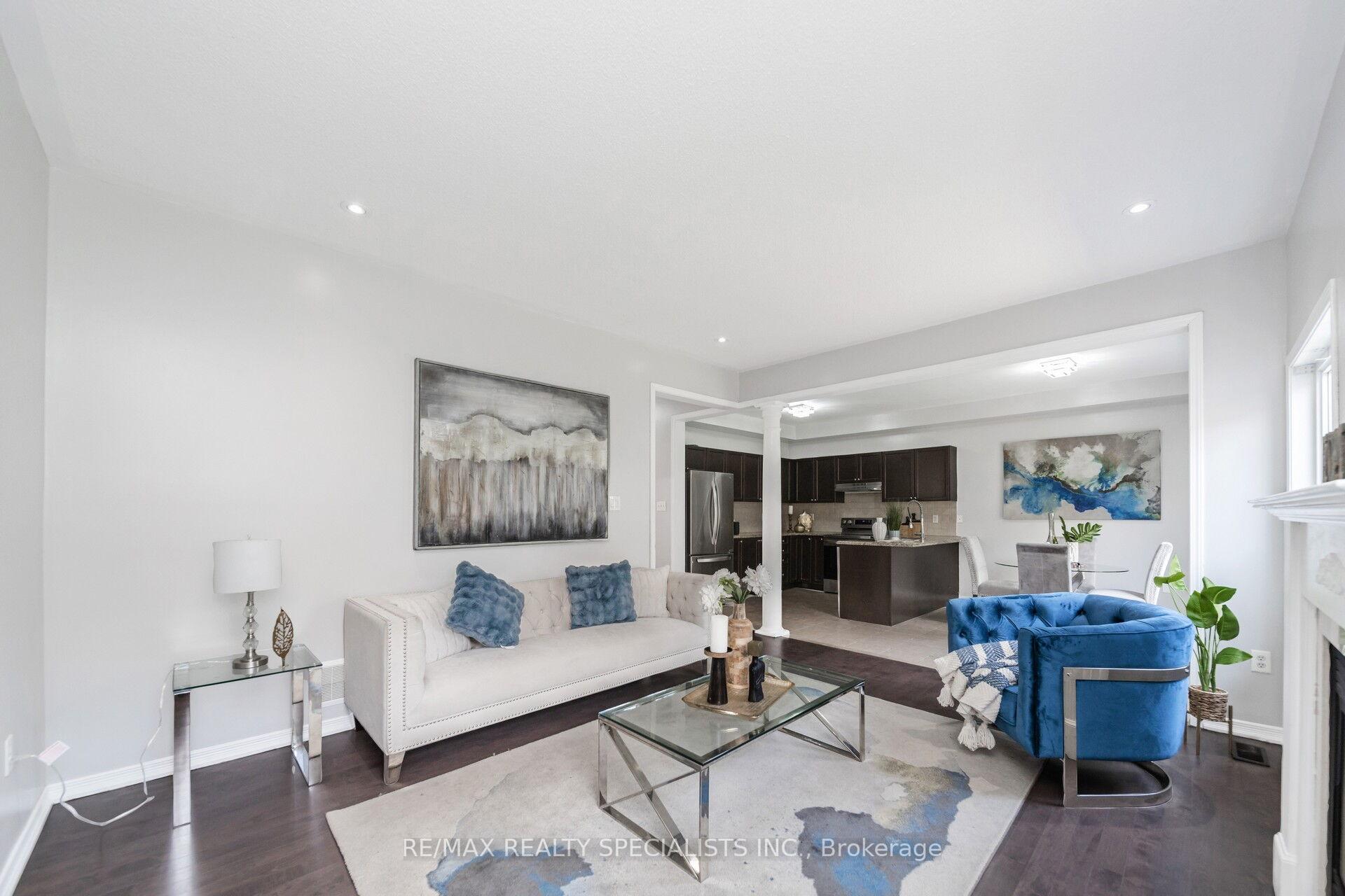 Photo 12 of 91 Laprade Square, Clarington, Bowmanville — HOMEH