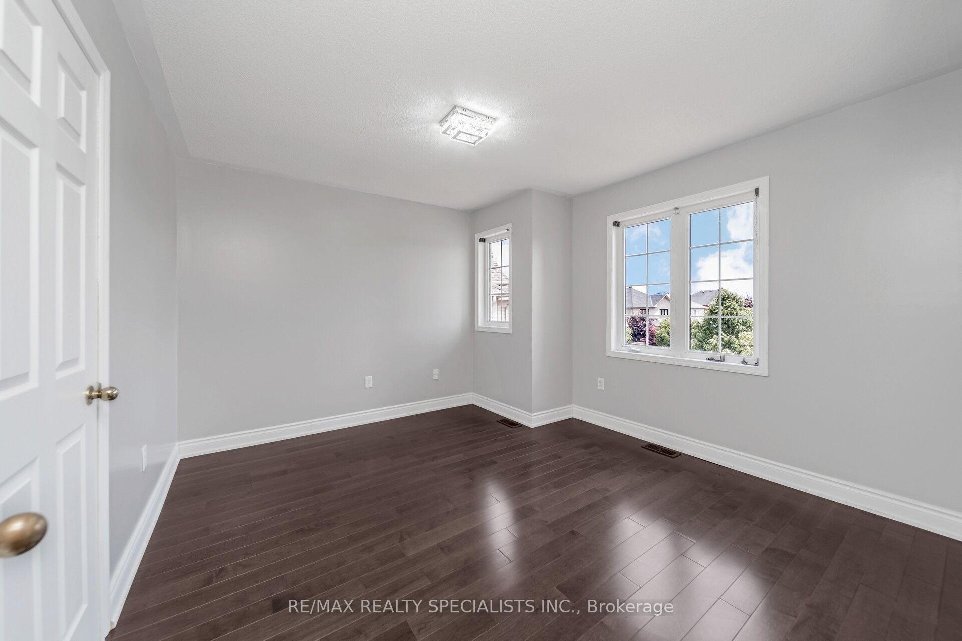 Photo 44 of 91 Laprade Square, Clarington, Bowmanville — HOMEH