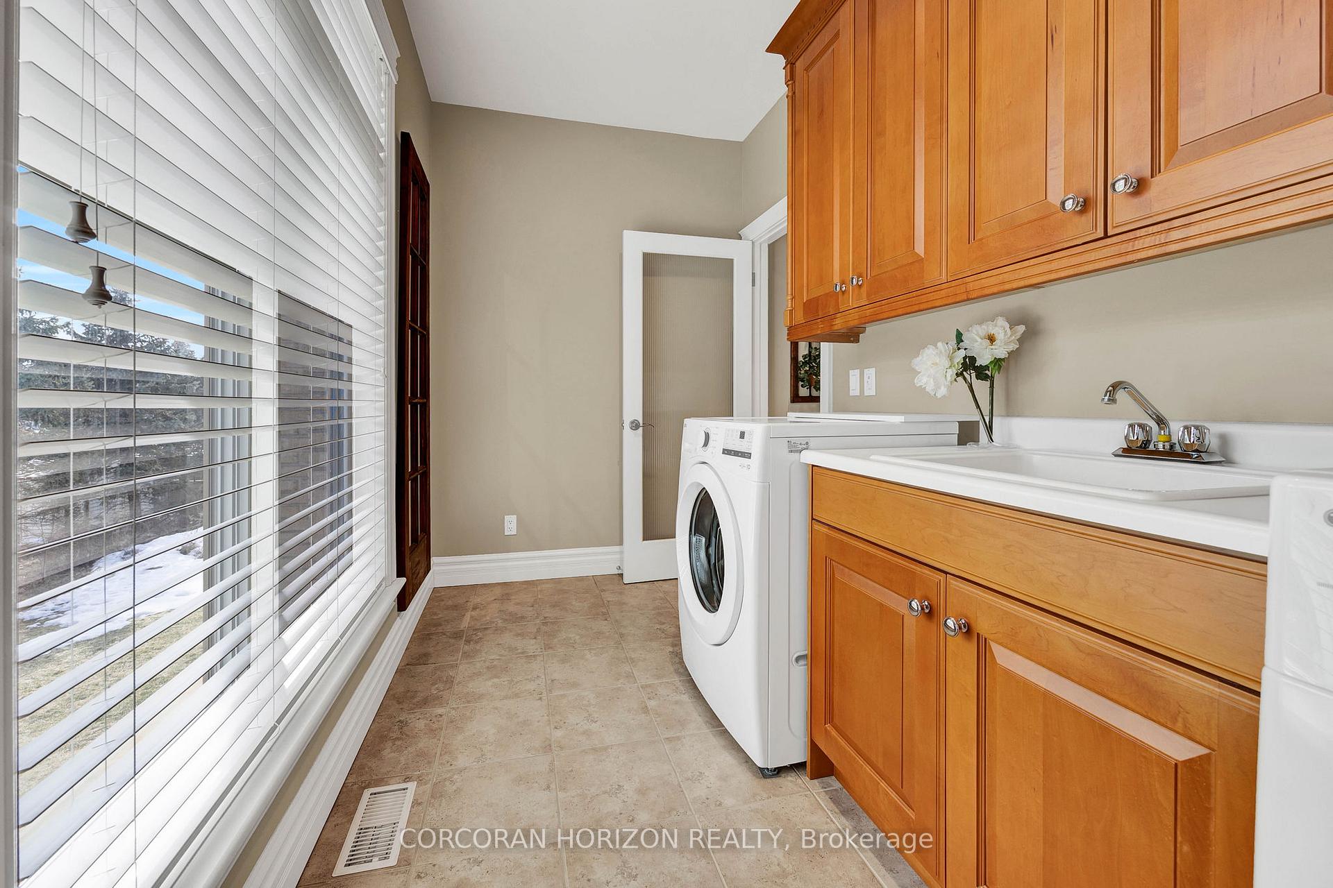 Photo 14 of Unit 50, 260 Deer Ridge Drive, Kitchener — HOMEH