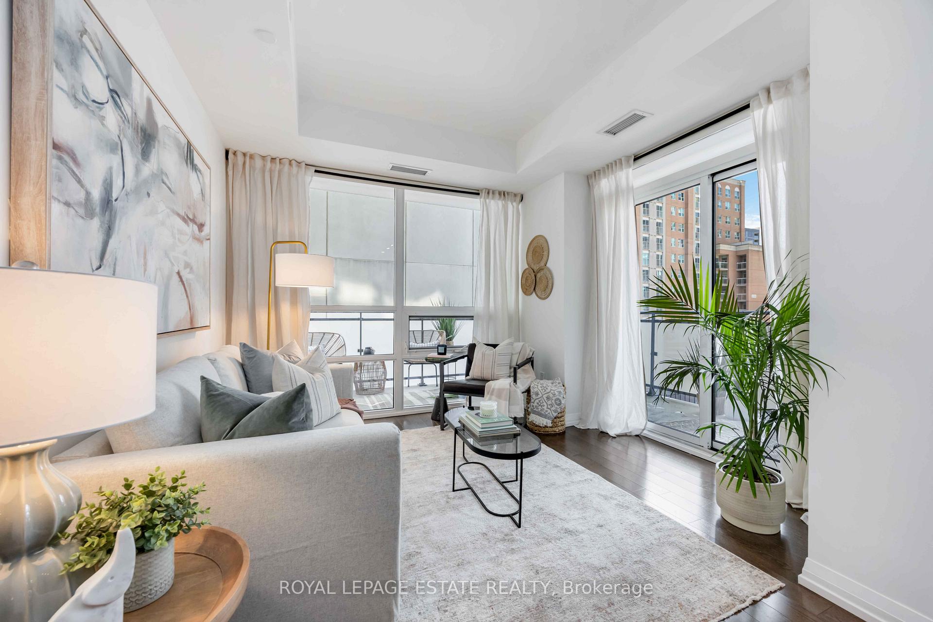 Front of Unit 705, 460 Adelaide Street E