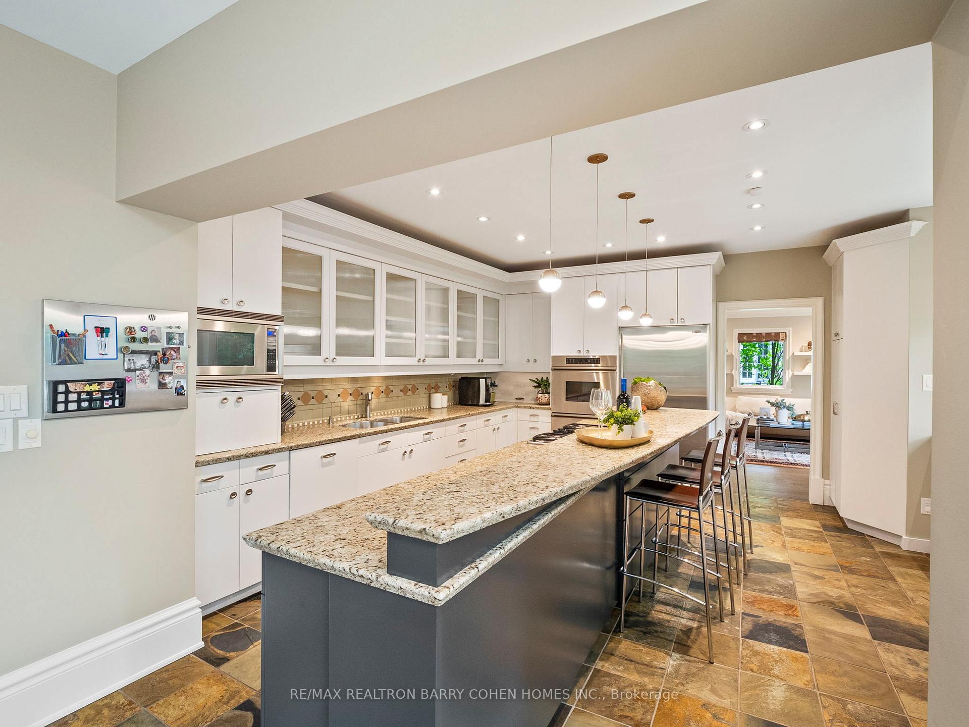 Photo 13 of 16 Clarendon Avenue, Toronto, Casa Loma — HOMEH