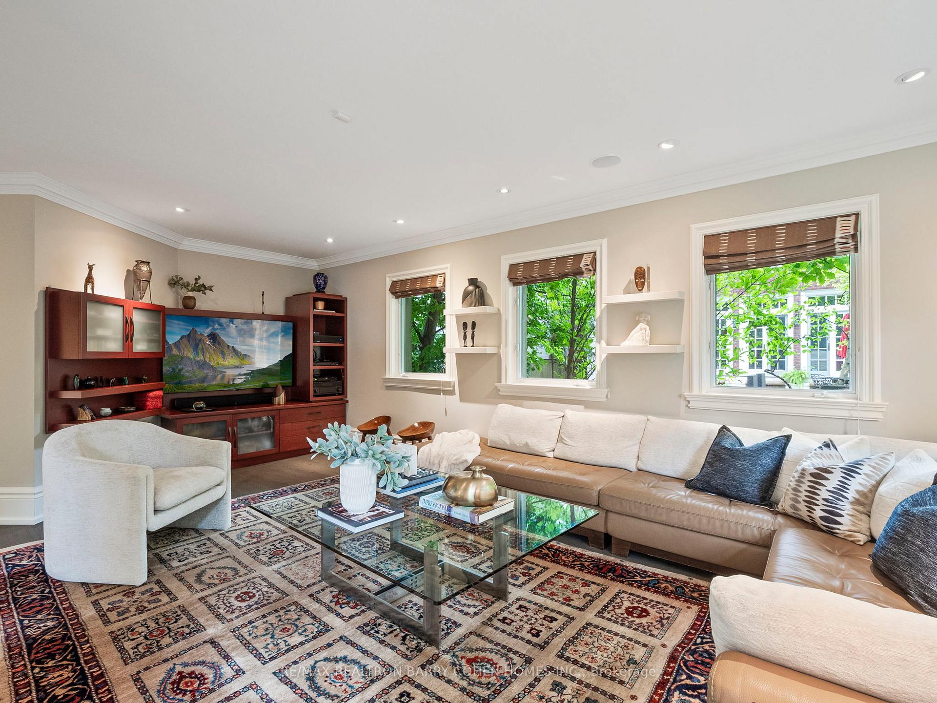Photo 12 of 16 Clarendon Avenue, Toronto, Casa Loma — HOMEH