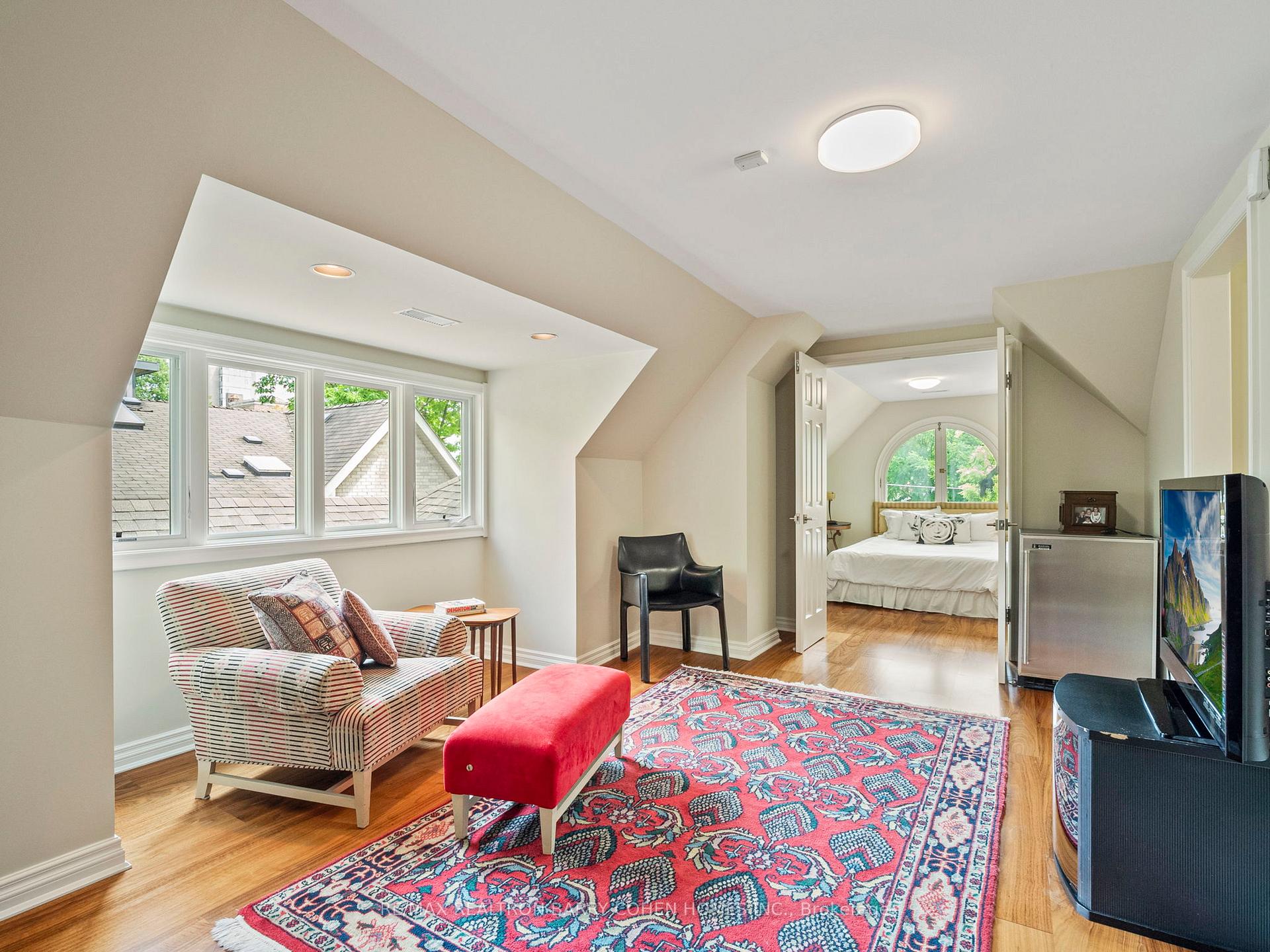 Photo 15 of 16 Clarendon Avenue, Toronto, Casa Loma — HOMEH