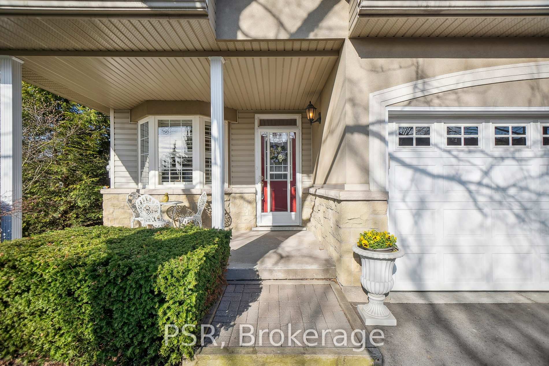 Photo 4 of Unit 2, 212 Stonehenge Drive W, Hamilton, Meadowlands — HOMEH