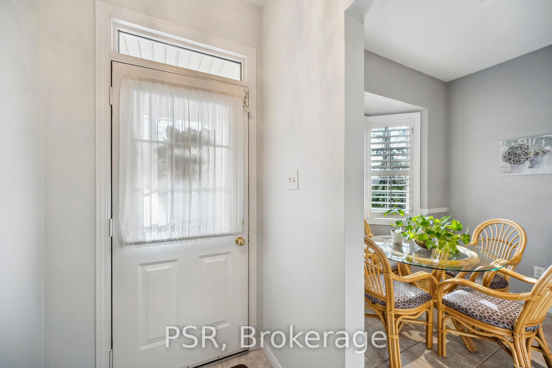 Photo 2 of Unit 2, 212 Stonehenge Drive W, Hamilton, Meadowlands — HOMEH