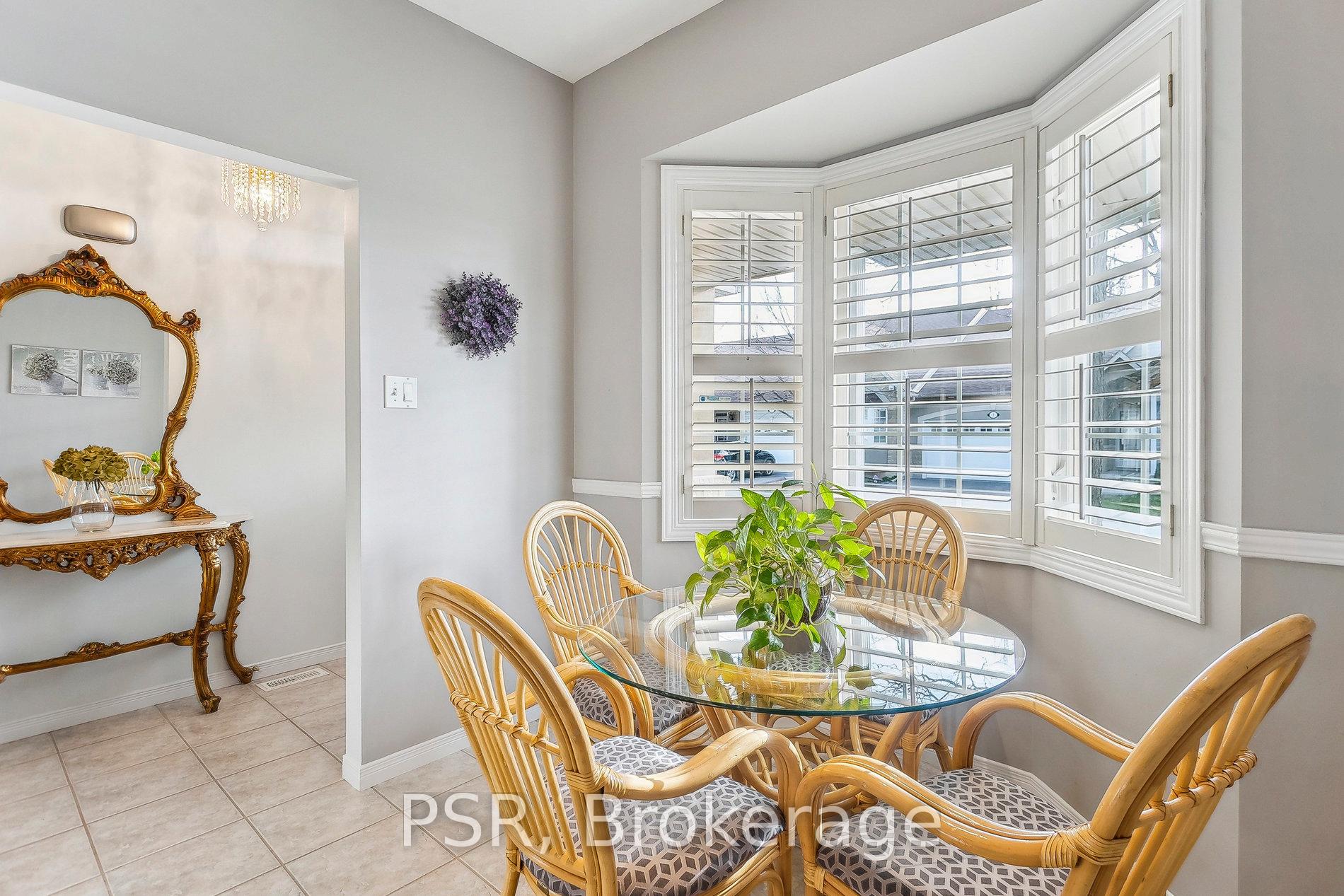 Photo 8 of Unit 2, 212 Stonehenge Drive W, Hamilton, Meadowlands — HOMEH