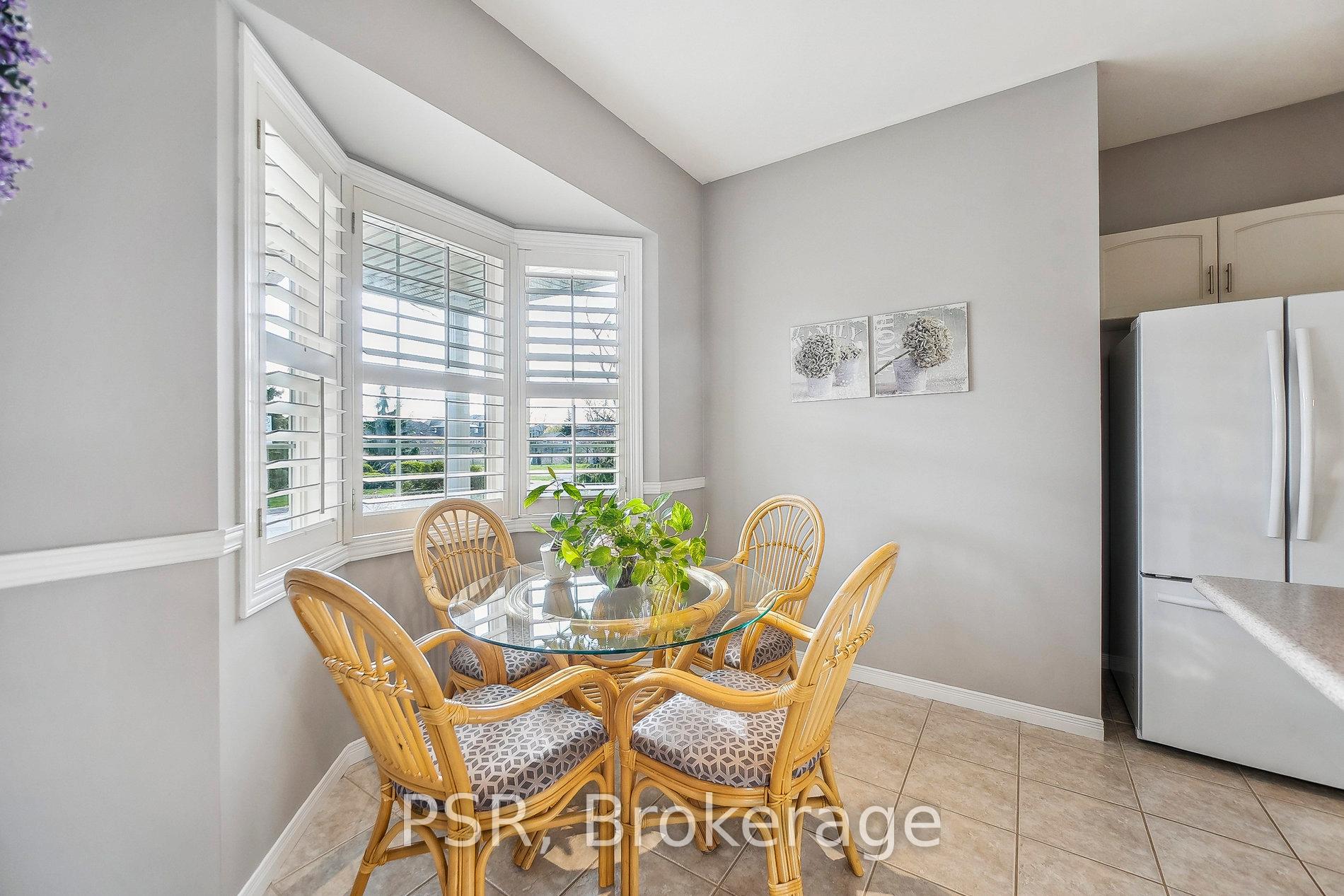 Photo 6 of Unit 2, 212 Stonehenge Drive W, Hamilton, Meadowlands — HOMEH