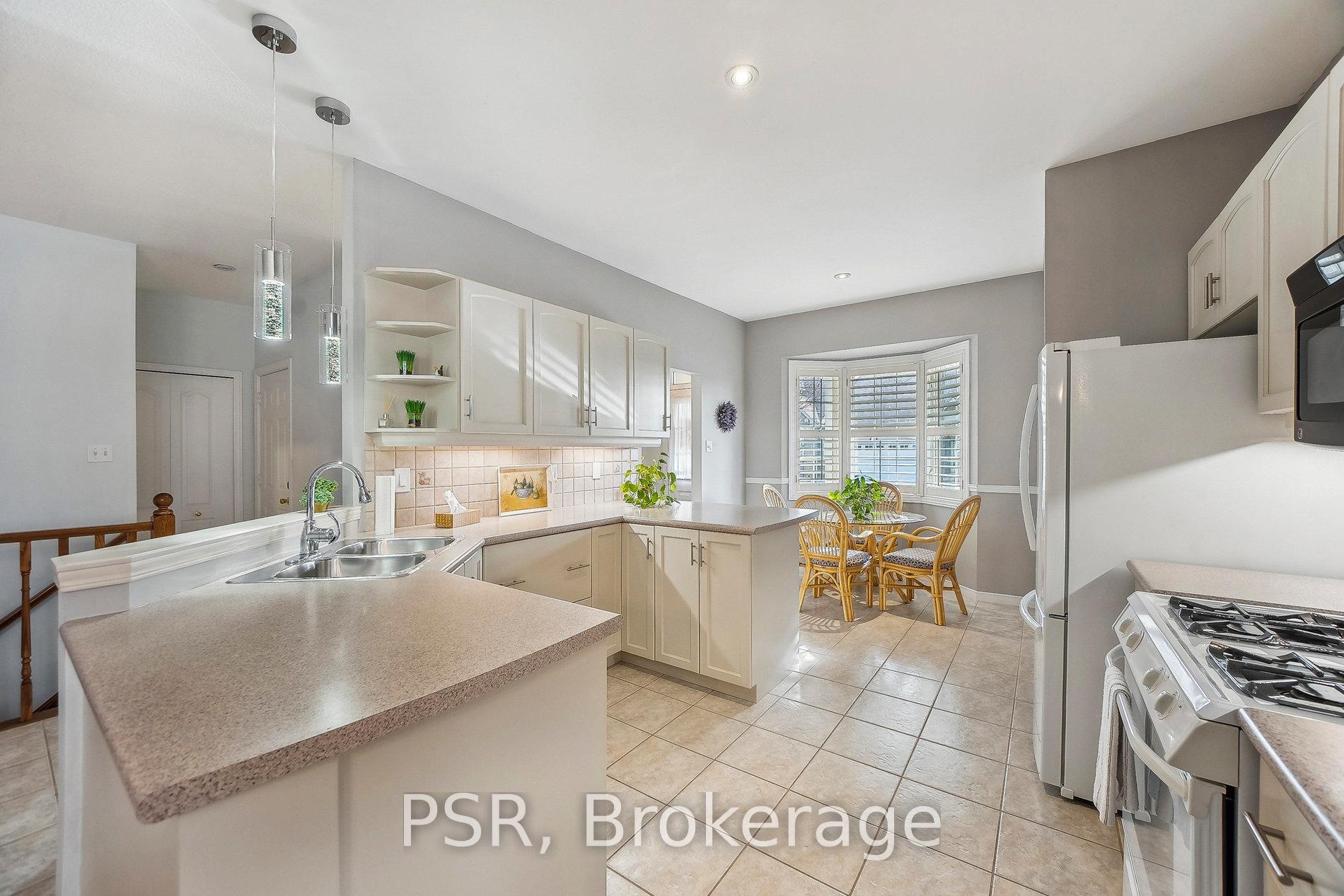 Photo 14 of Unit 2, 212 Stonehenge Drive W, Hamilton, Meadowlands — HOMEH