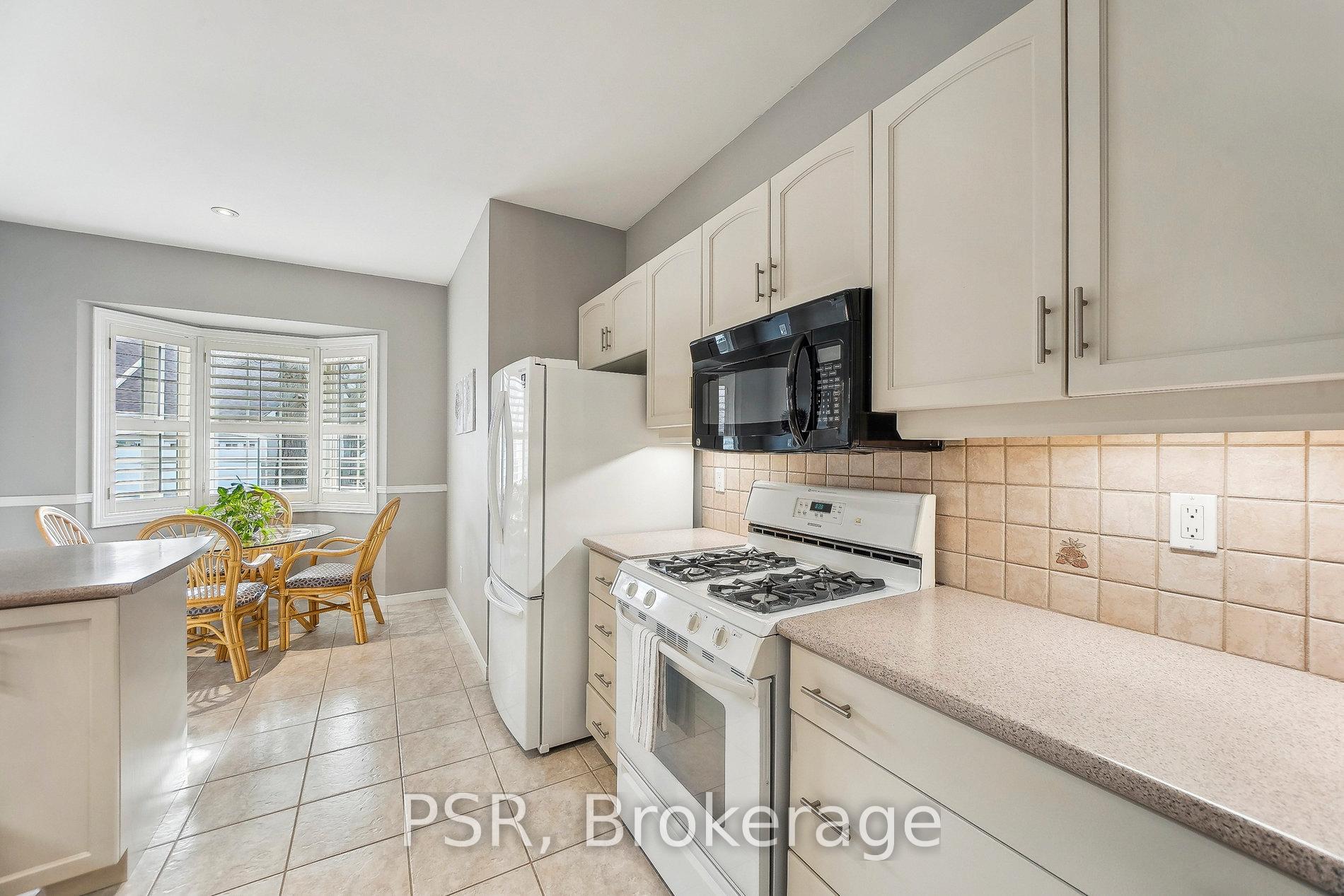 Photo 9 of Unit 2, 212 Stonehenge Drive W, Hamilton, Meadowlands — HOMEH