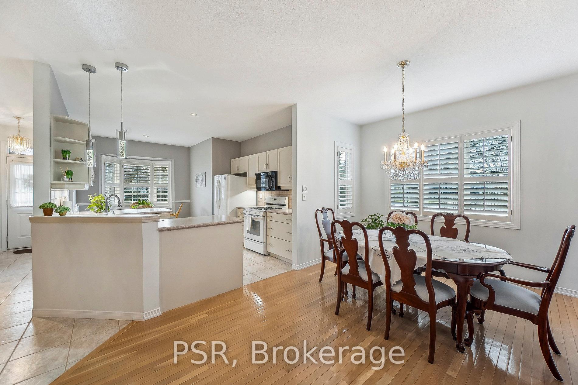Photo 12 of Unit 2, 212 Stonehenge Drive W, Hamilton, Meadowlands — HOMEH