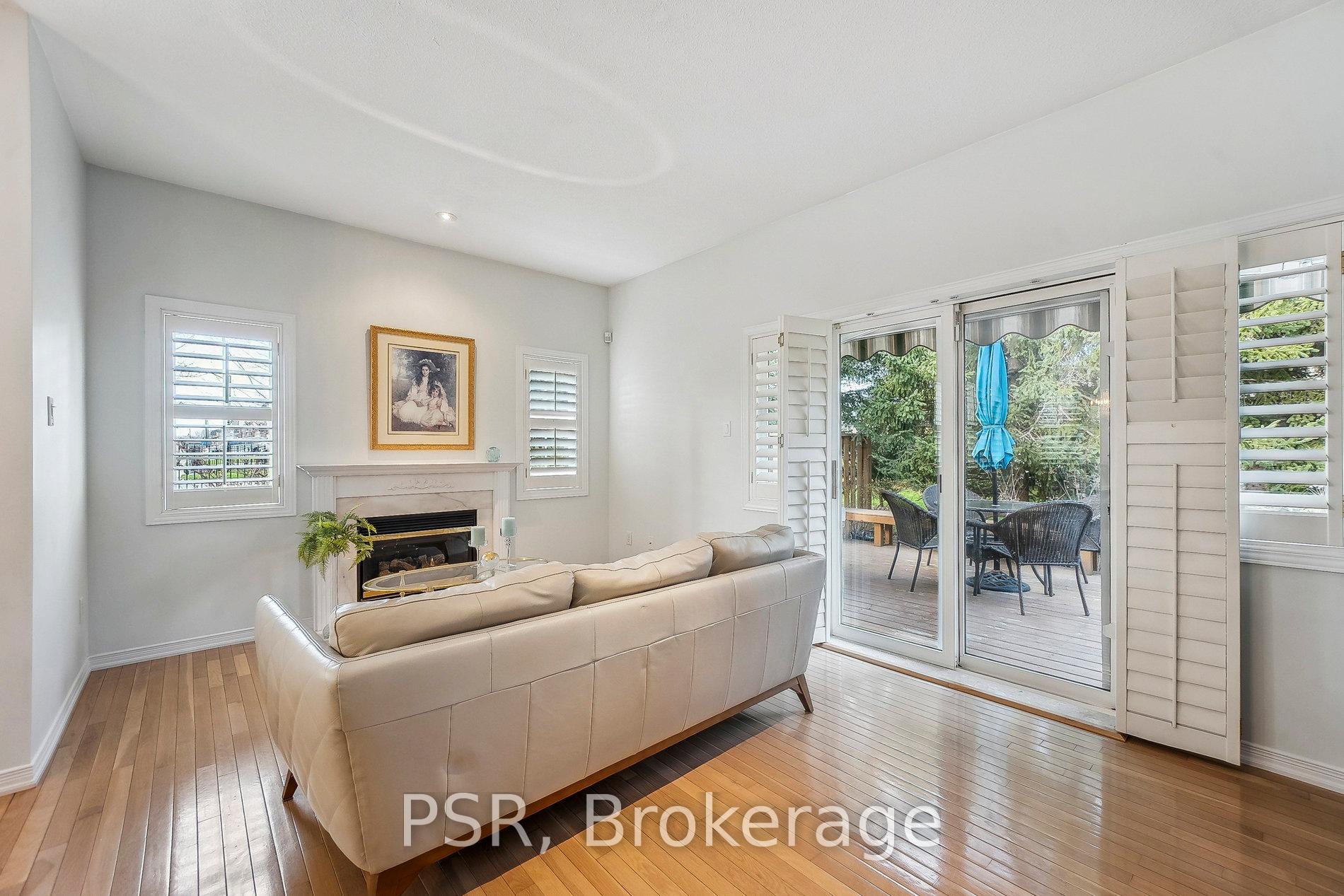 Photo 11 of Unit 2, 212 Stonehenge Drive W, Hamilton, Meadowlands — HOMEH