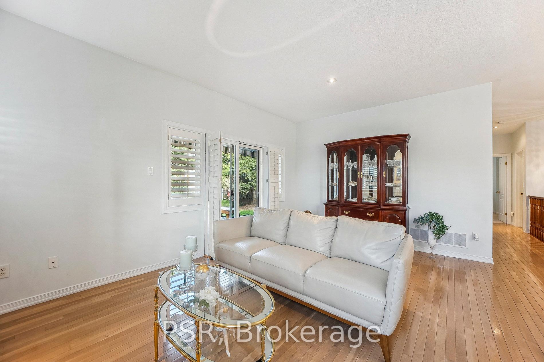 Photo 17 of Unit 2, 212 Stonehenge Drive W, Hamilton, Meadowlands — HOMEH