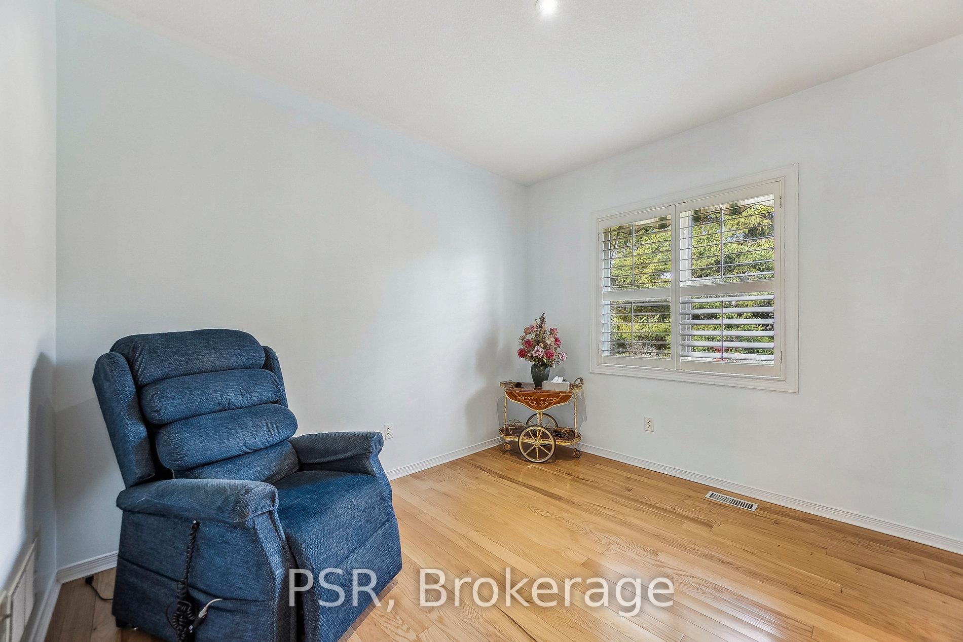 Photo 16 of Unit 2, 212 Stonehenge Drive W, Hamilton, Meadowlands — HOMEH