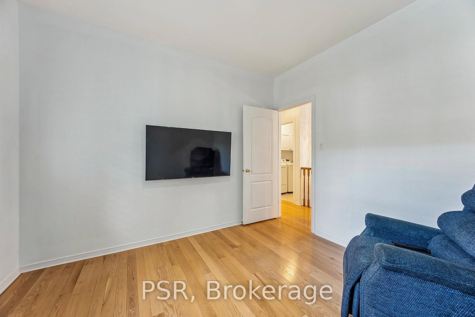 Photo 36 of Unit 2, 212 Stonehenge Drive W, Hamilton, Meadowlands — HOMEH