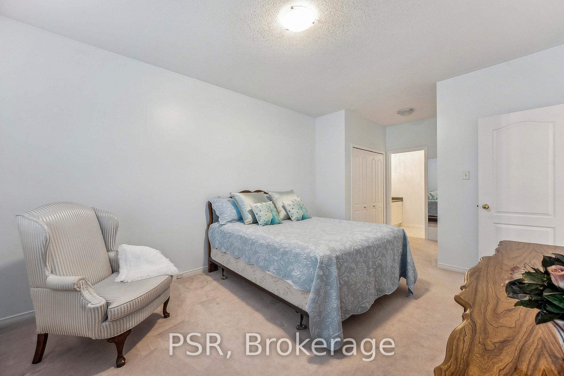 Photo 24 of Unit 2, 212 Stonehenge Drive W, Hamilton, Meadowlands — HOMEH