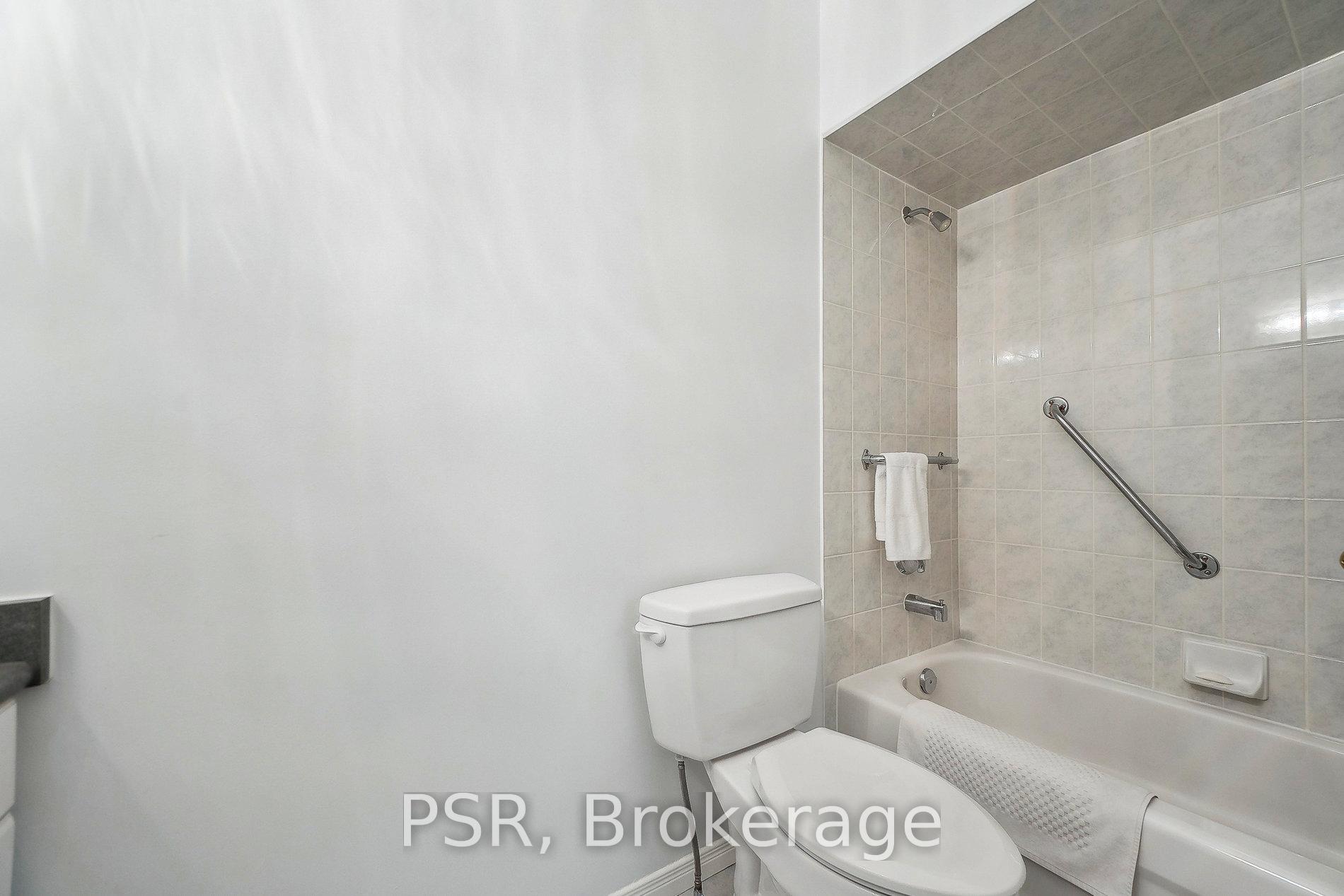 Photo 19 of Unit 2, 212 Stonehenge Drive W, Hamilton, Meadowlands — HOMEH