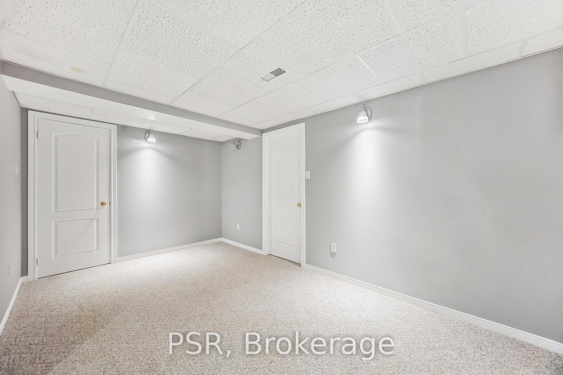 Photo 26 of Unit 2, 212 Stonehenge Drive W, Hamilton, Meadowlands — HOMEH