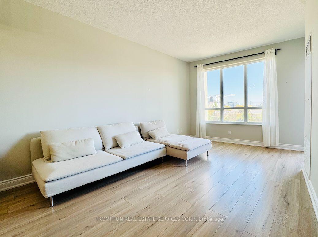 Photo 4 of Unit 307, 38 cedarland Drive, Markham, Unionville — HOMEH