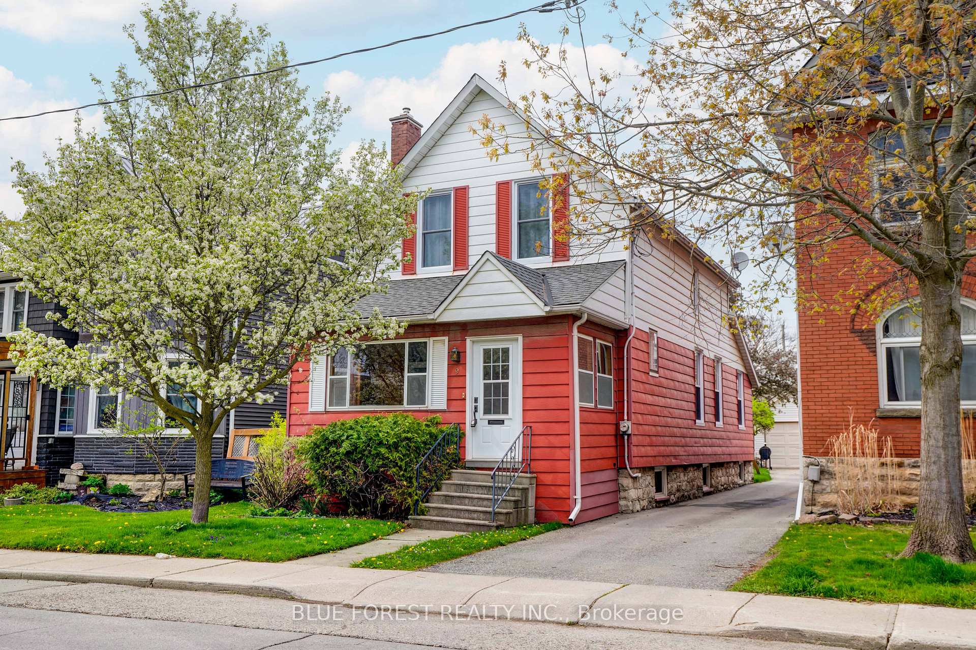 Photo 1 of 9 Elizabeth Street, St. Thomas — HOMEH