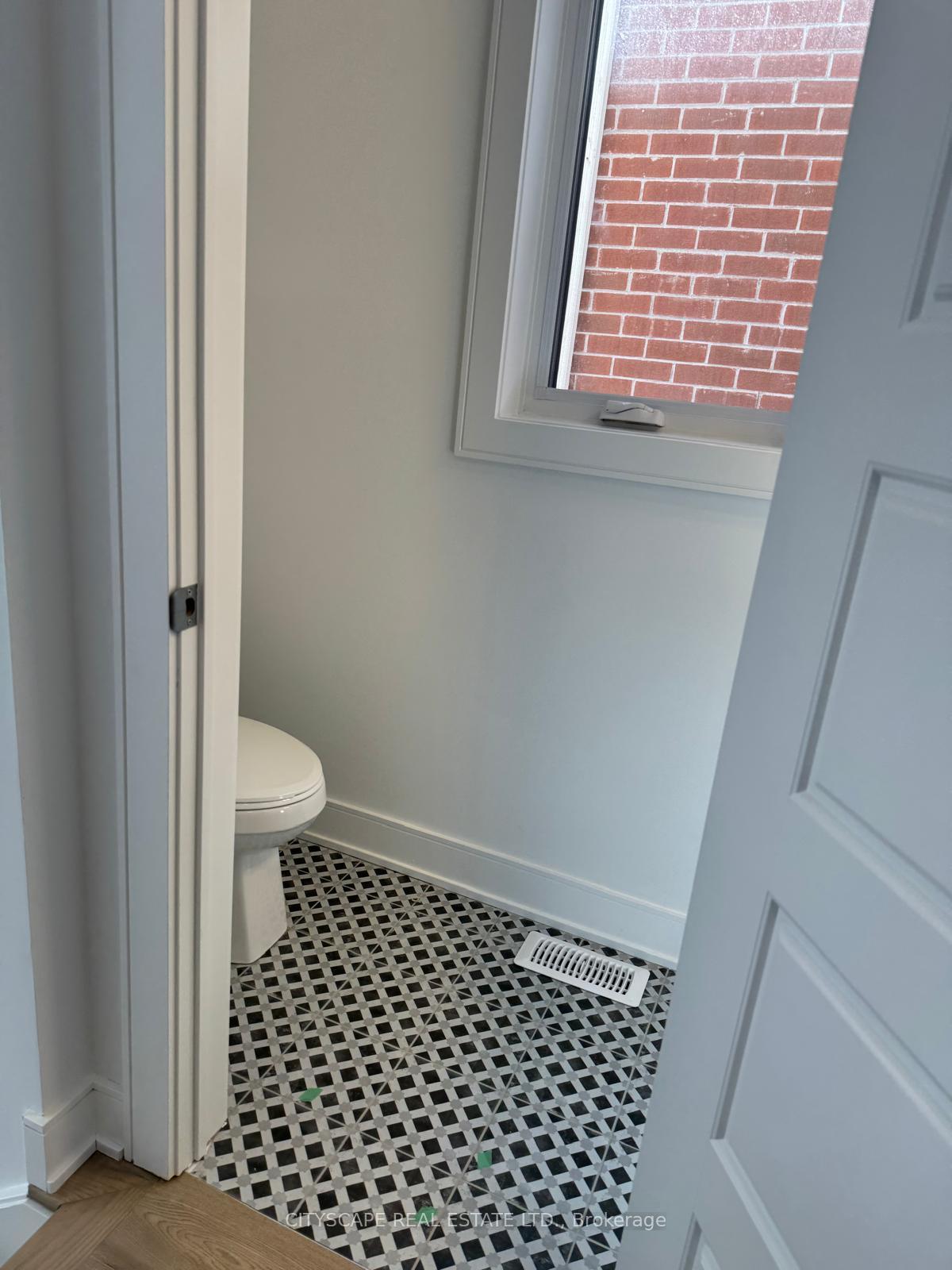 Photo 10 of 38 Suzuki Street, Barrie, Rural Barrie Southeast — HOMEH