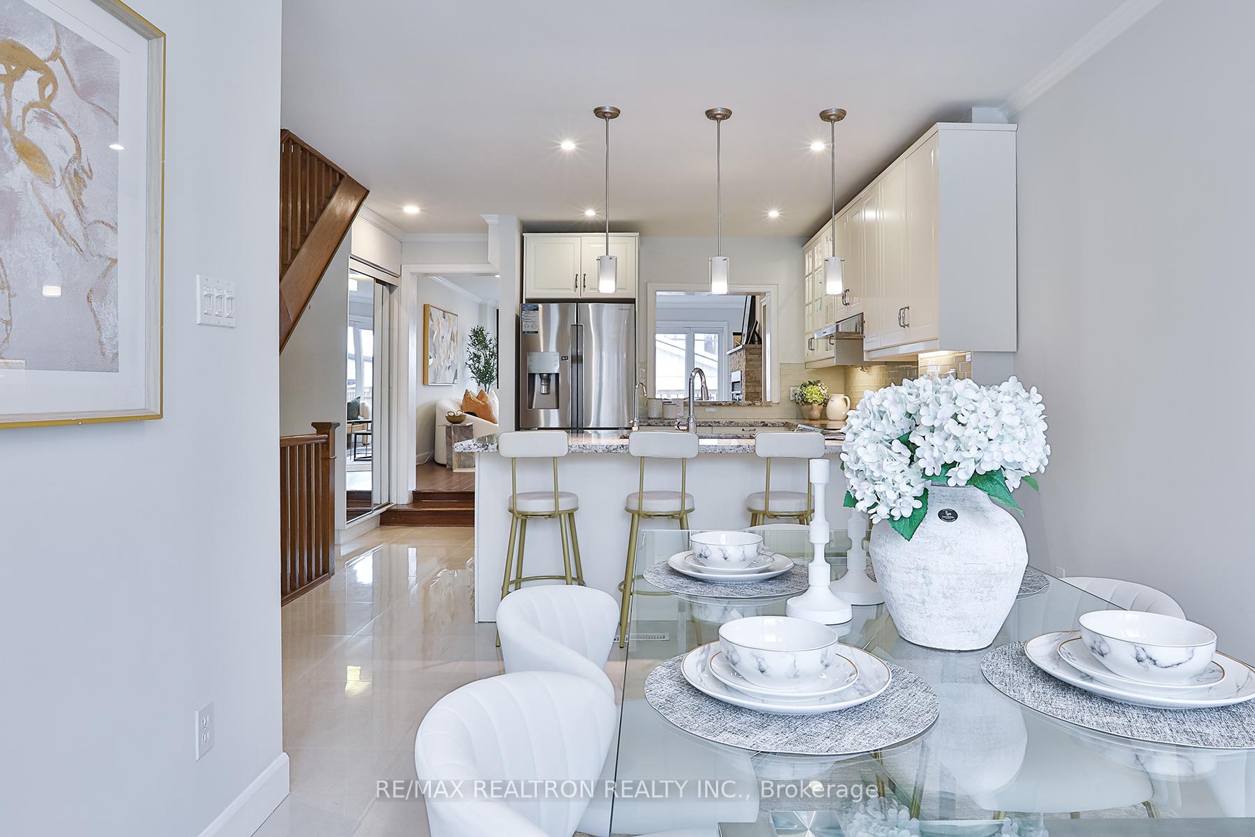 Photo 3 of 374 Woburn Avenue, Toronto, Lawrence Park North — HOMEH