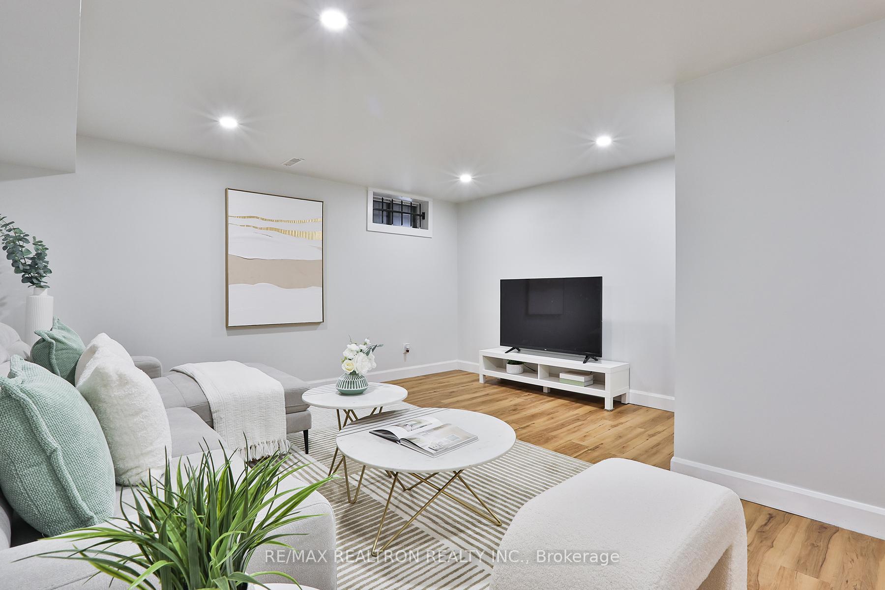 Photo 34 of 374 Woburn Avenue, Toronto, Lawrence Park North — HOMEH