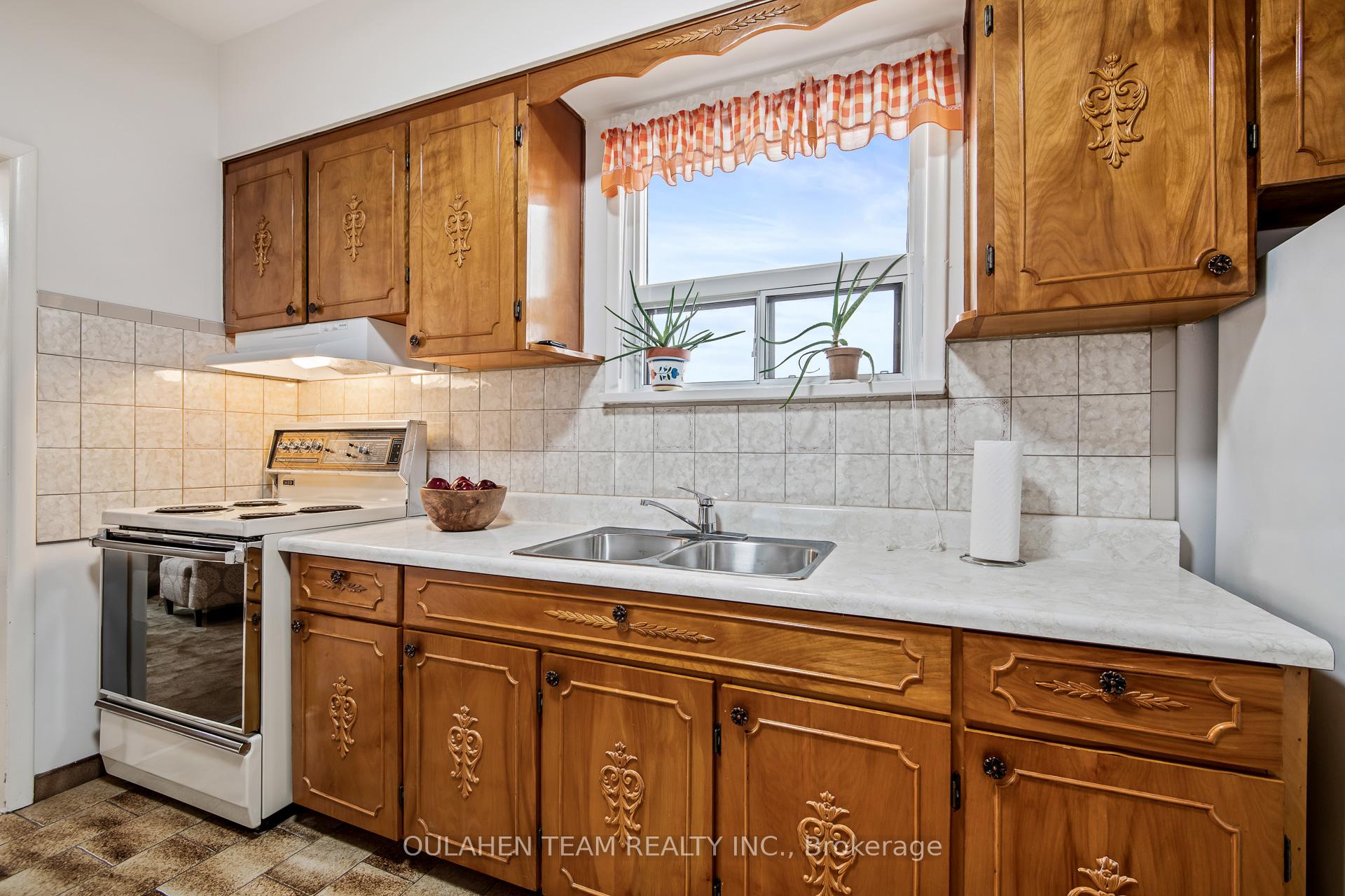 Photo 5 of 225 Robina Avenue, Toronto, Oakwood Village — HOMEH