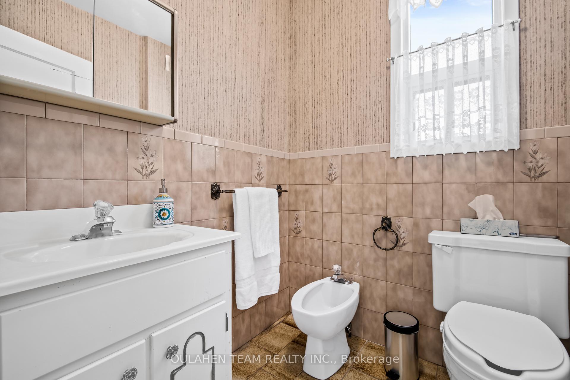 Photo 16 of 225 Robina Avenue, Toronto, Oakwood Village — HOMEH