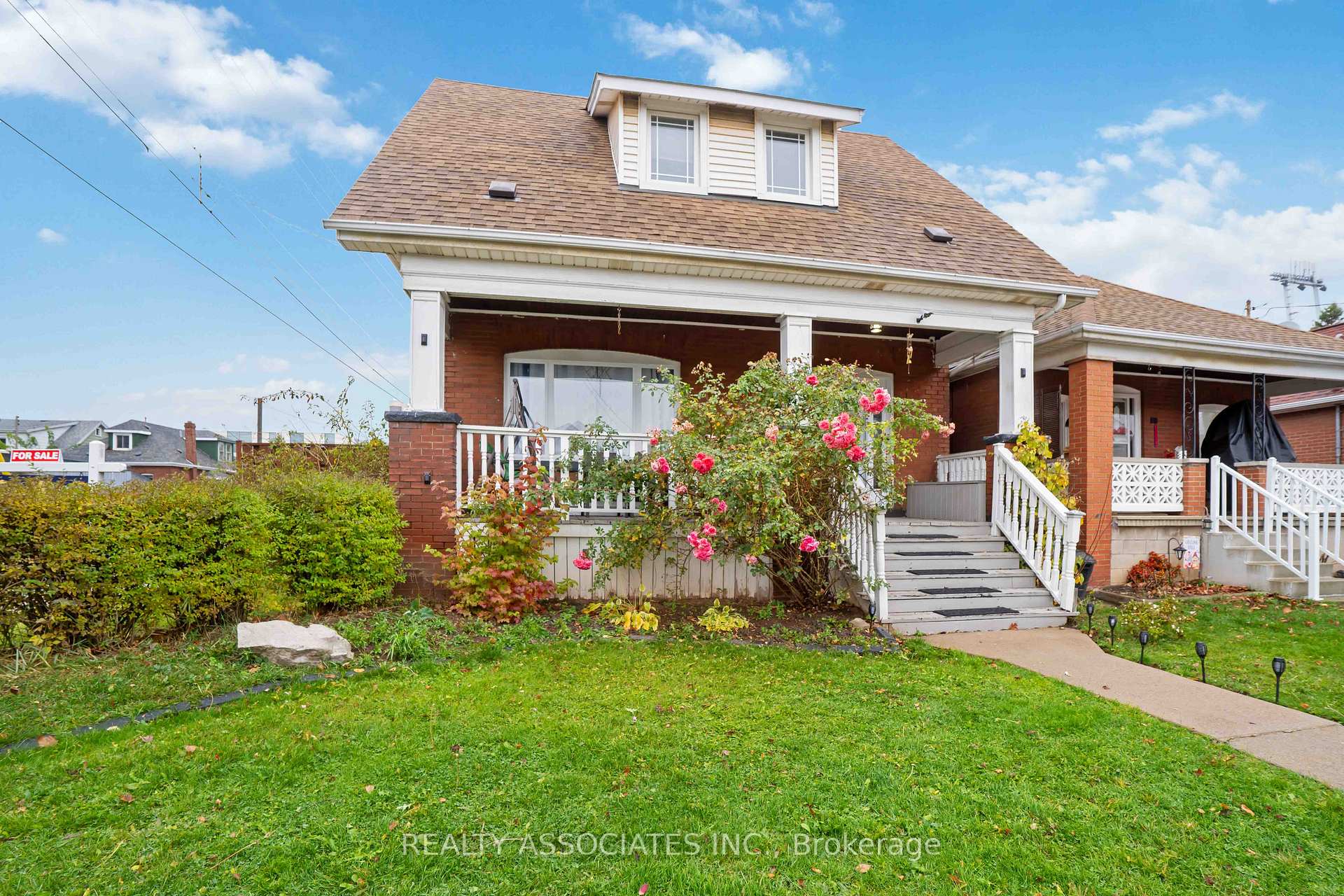 Photo 2 of 49 Connaught Avenue N, Hamilton, Stipley — HOMEH